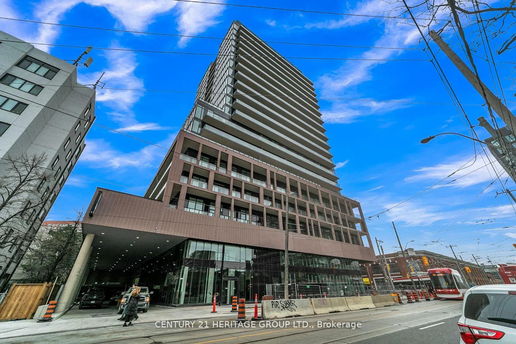 Front of Unit 422, 285 Dufferin Street