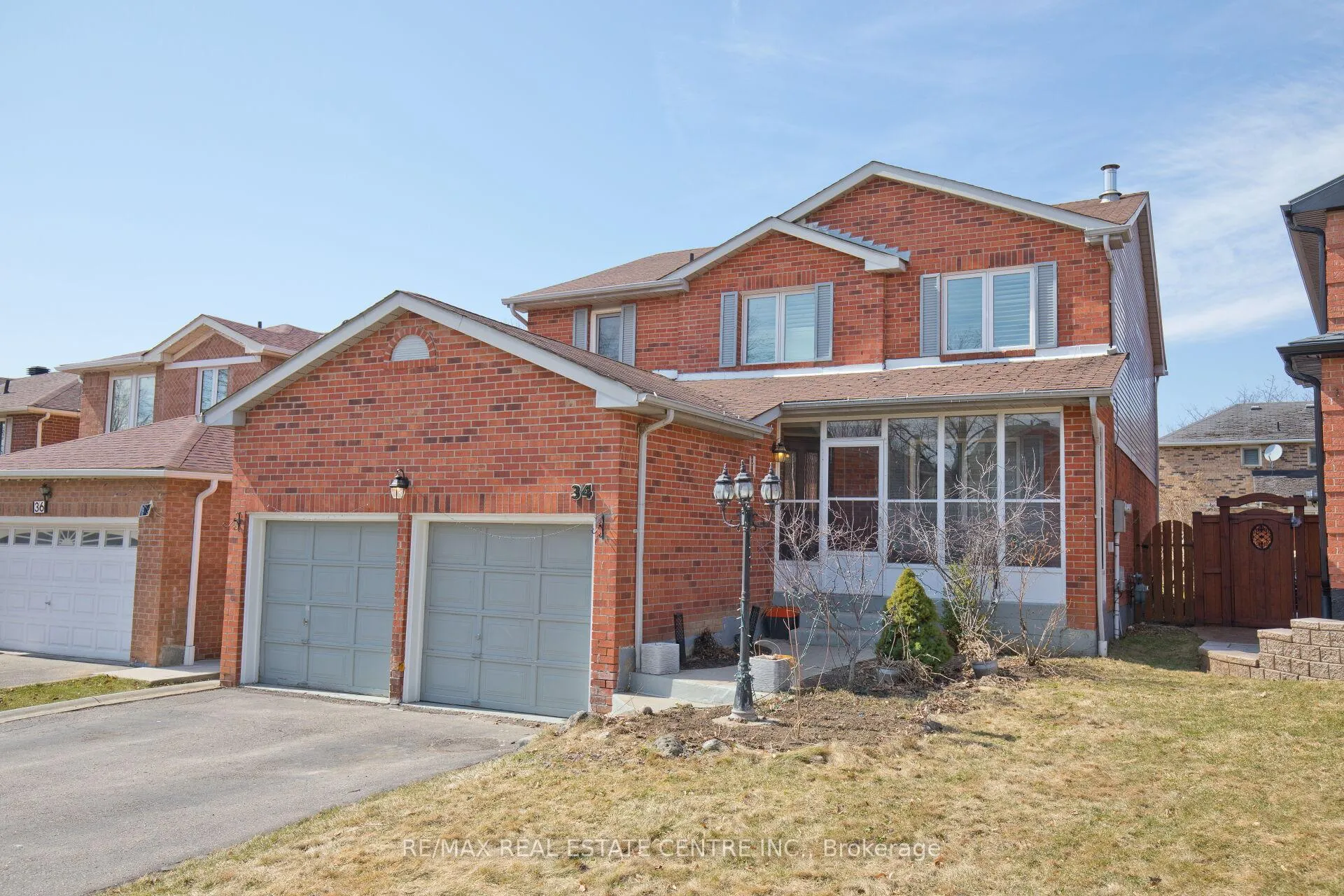 Photo 3 of 34 Smithers Crescent, Brampton, Brampton South — HOMEH