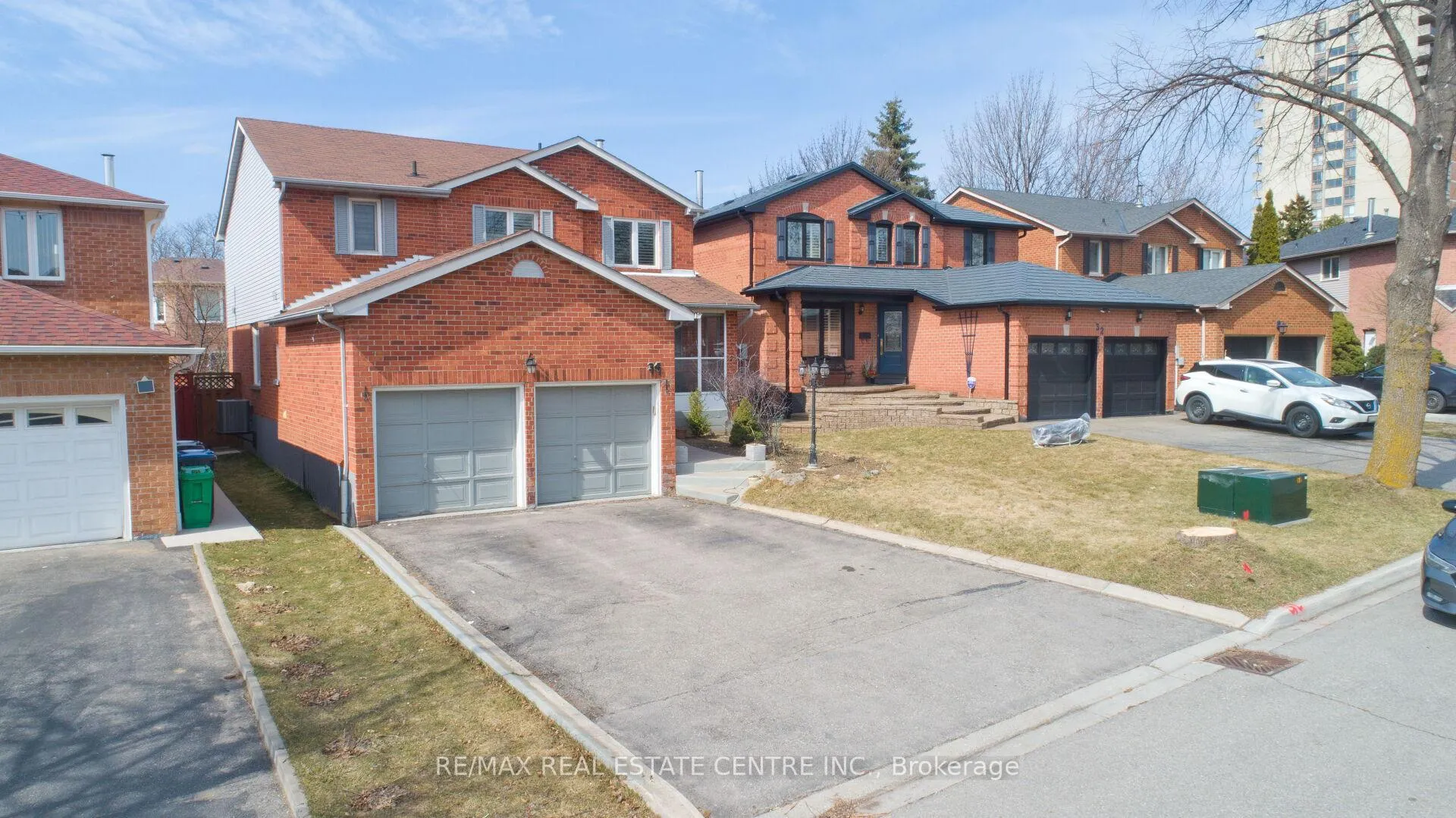 Photo 8 of 34 Smithers Crescent, Brampton, Brampton South — HOMEH