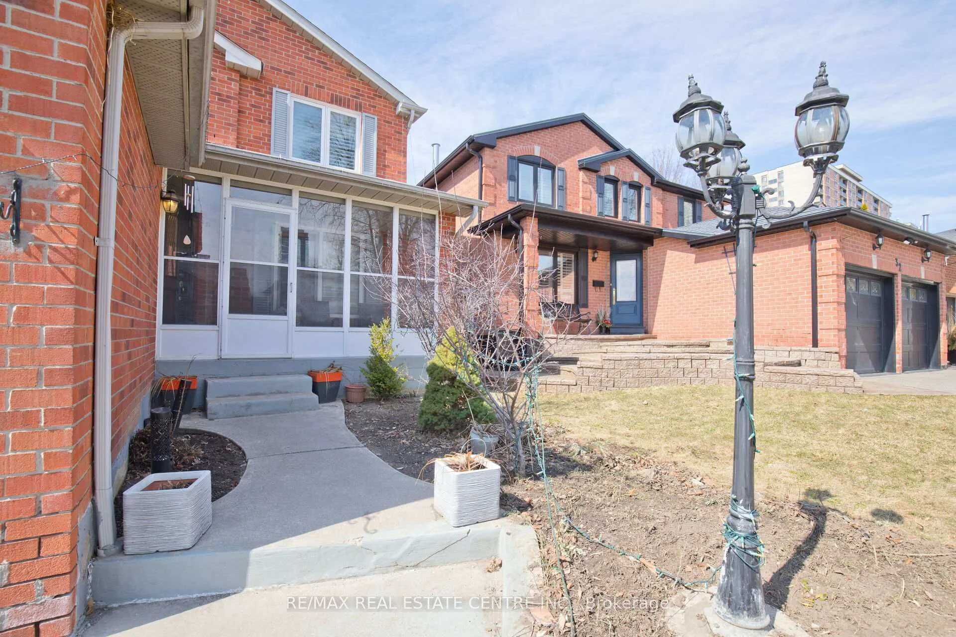 Photo 9 of 34 Smithers Crescent, Brampton, Brampton South — HOMEH