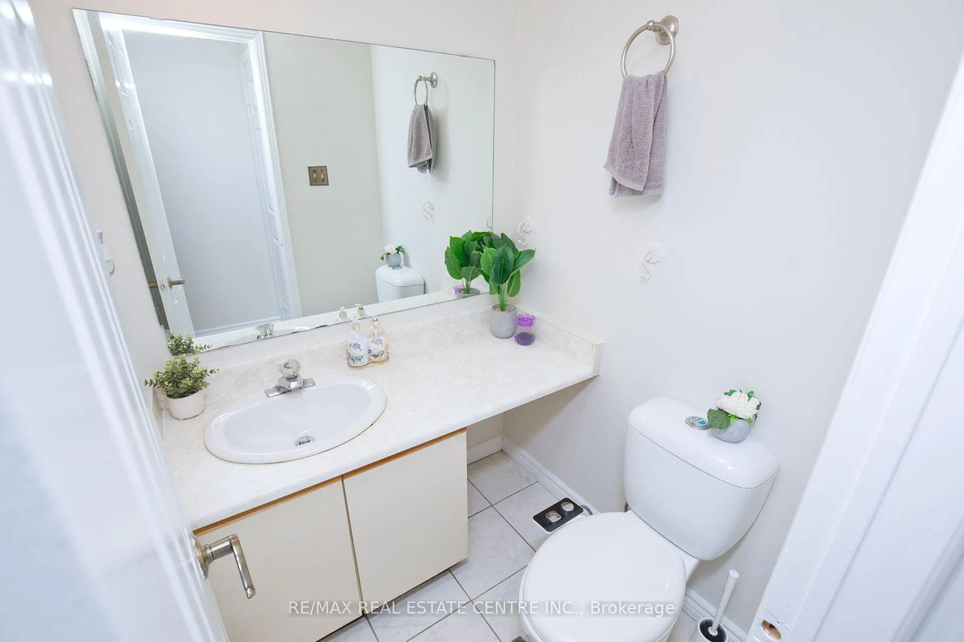 Photo 24 of 34 Smithers Crescent, Brampton, Brampton South — HOMEH