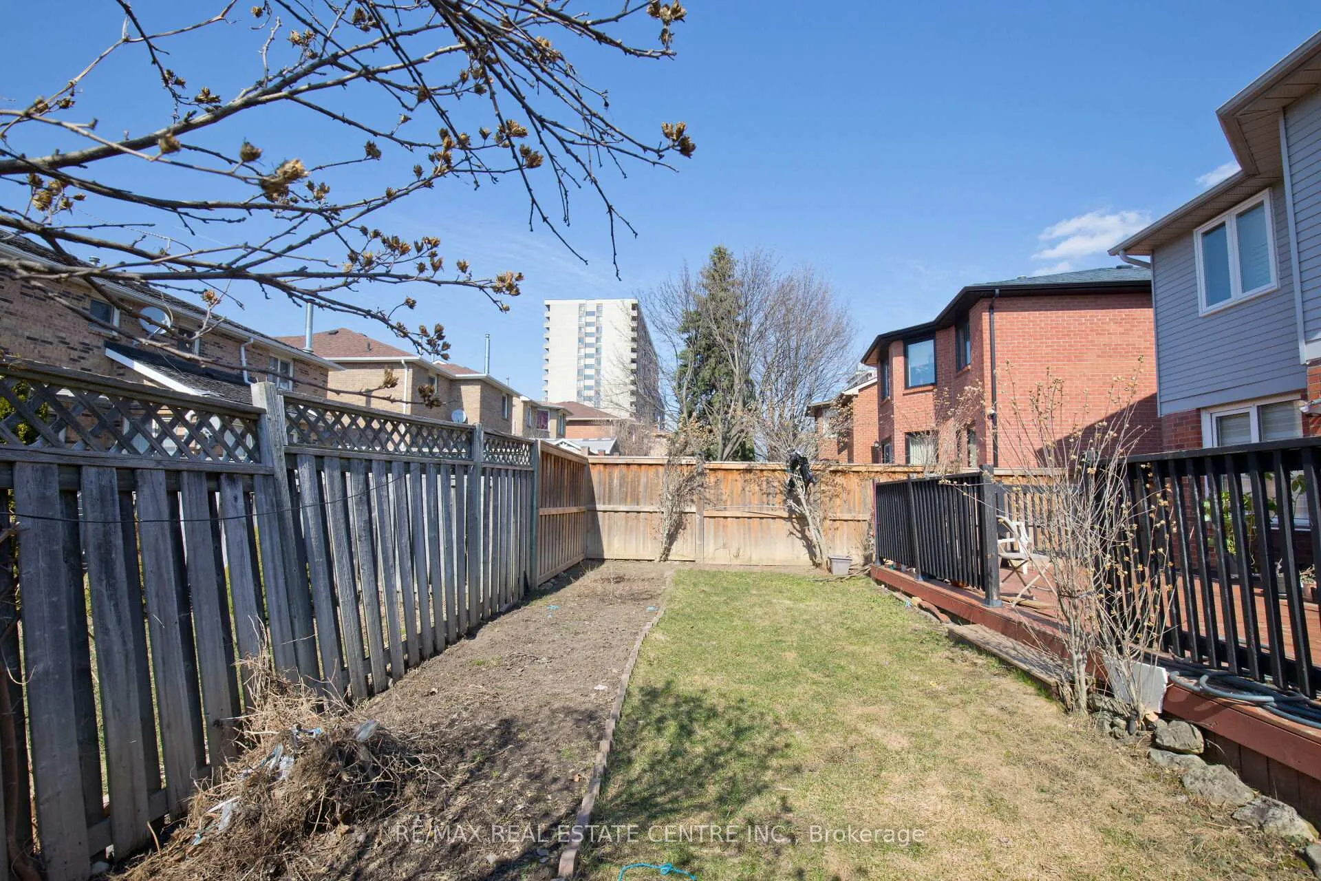 Photo 40 of 34 Smithers Crescent, Brampton, Brampton South — HOMEH