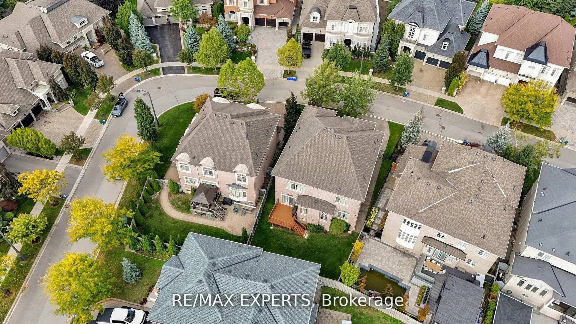 Photo 3 of 134 Orleans Circle, Vaughan, Vellore Village — HOMEH