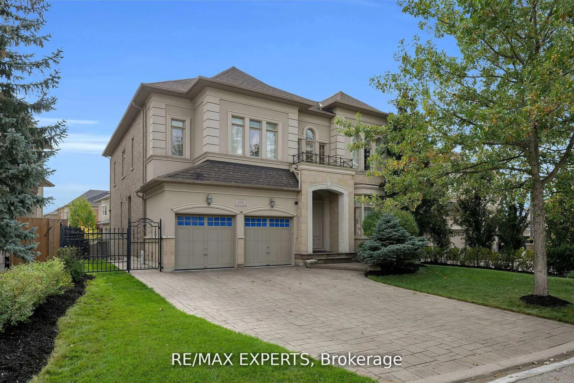 Photo 5 of 134 Orleans Circle, Vaughan, Vellore Village — HOMEH