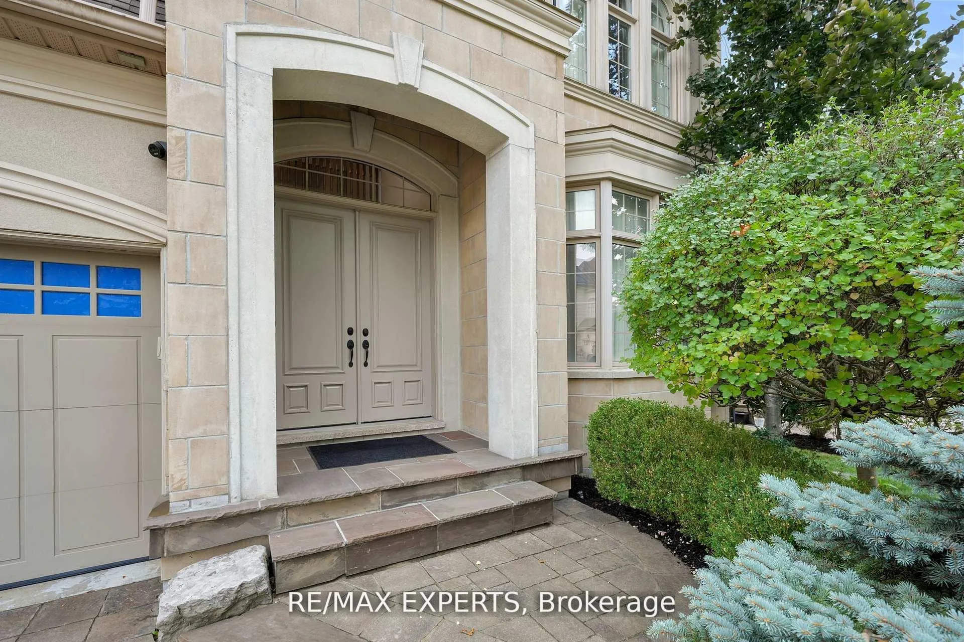 Photo 6 of 134 Orleans Circle, Vaughan, Vellore Village — HOMEH