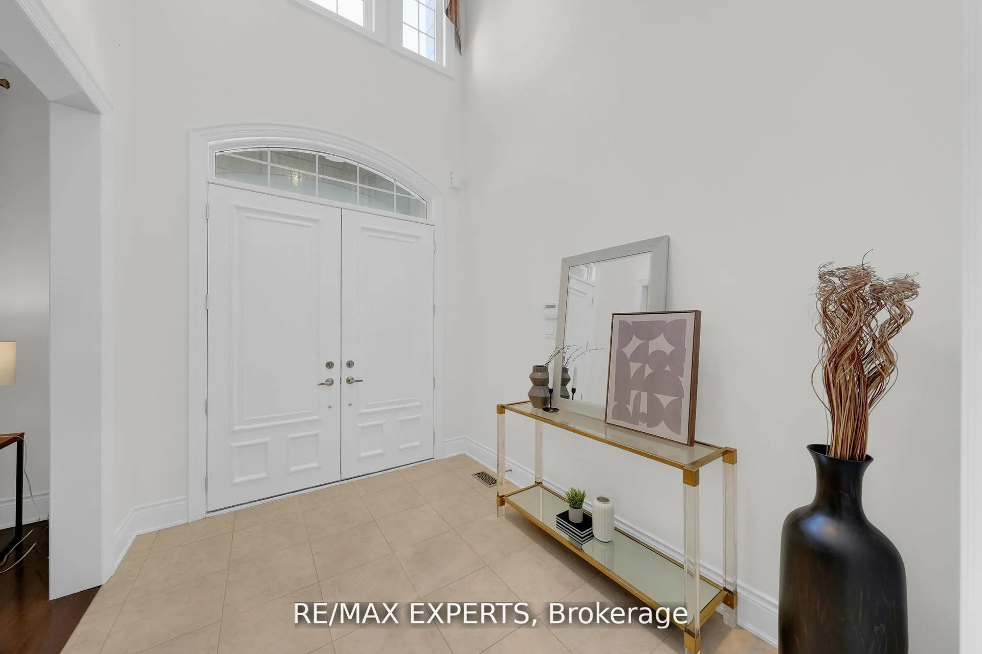 Photo 7 of 134 Orleans Circle, Vaughan, Vellore Village — HOMEH