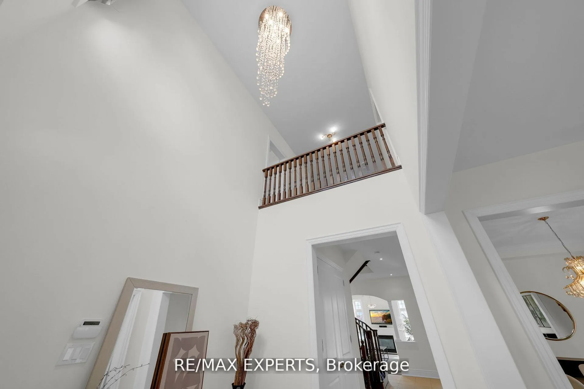 Photo 9 of 134 Orleans Circle, Vaughan, Vellore Village — HOMEH