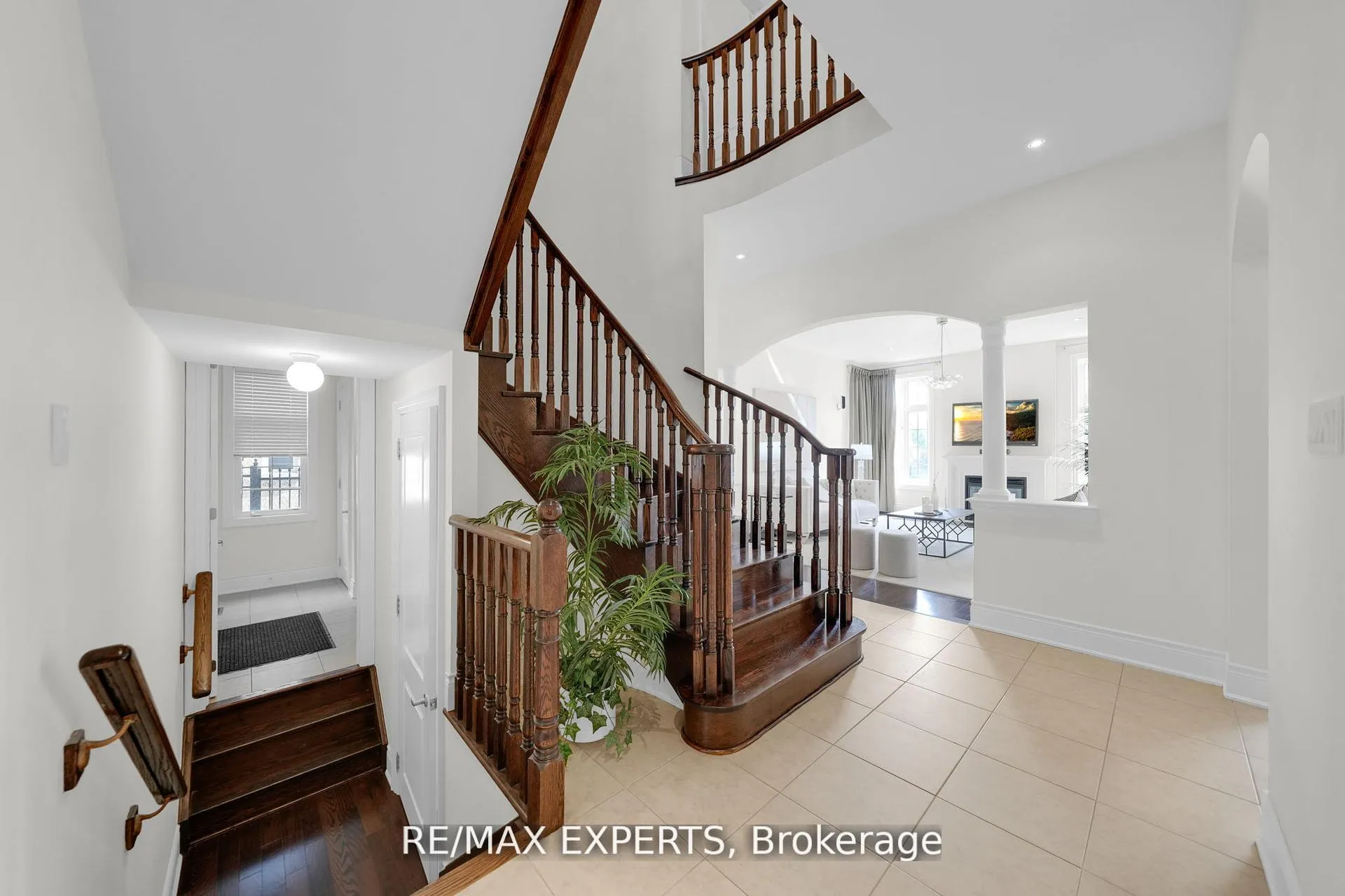 Photo 14 of 134 Orleans Circle, Vaughan, Vellore Village — HOMEH