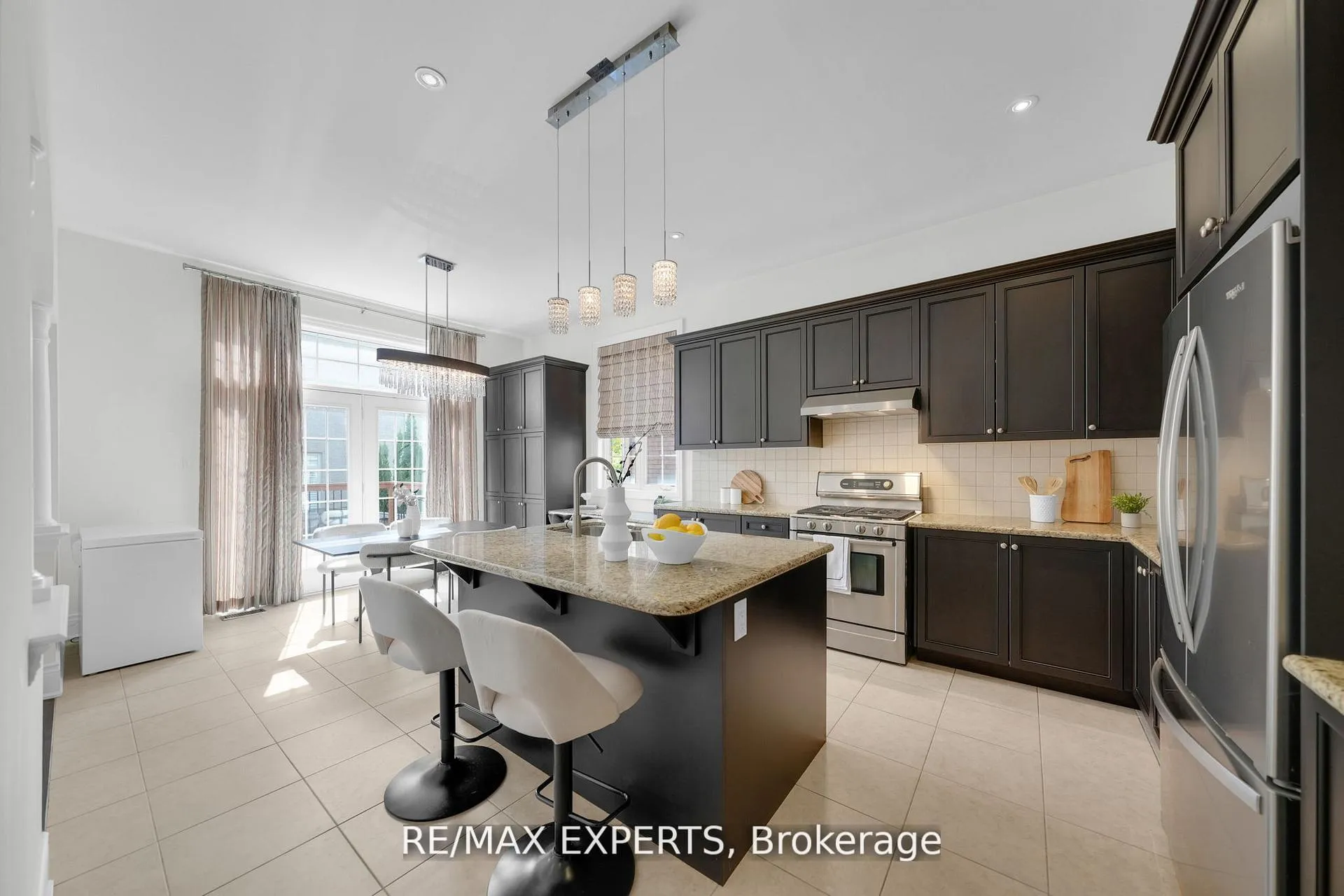 Photo 15 of 134 Orleans Circle, Vaughan, Vellore Village — HOMEH