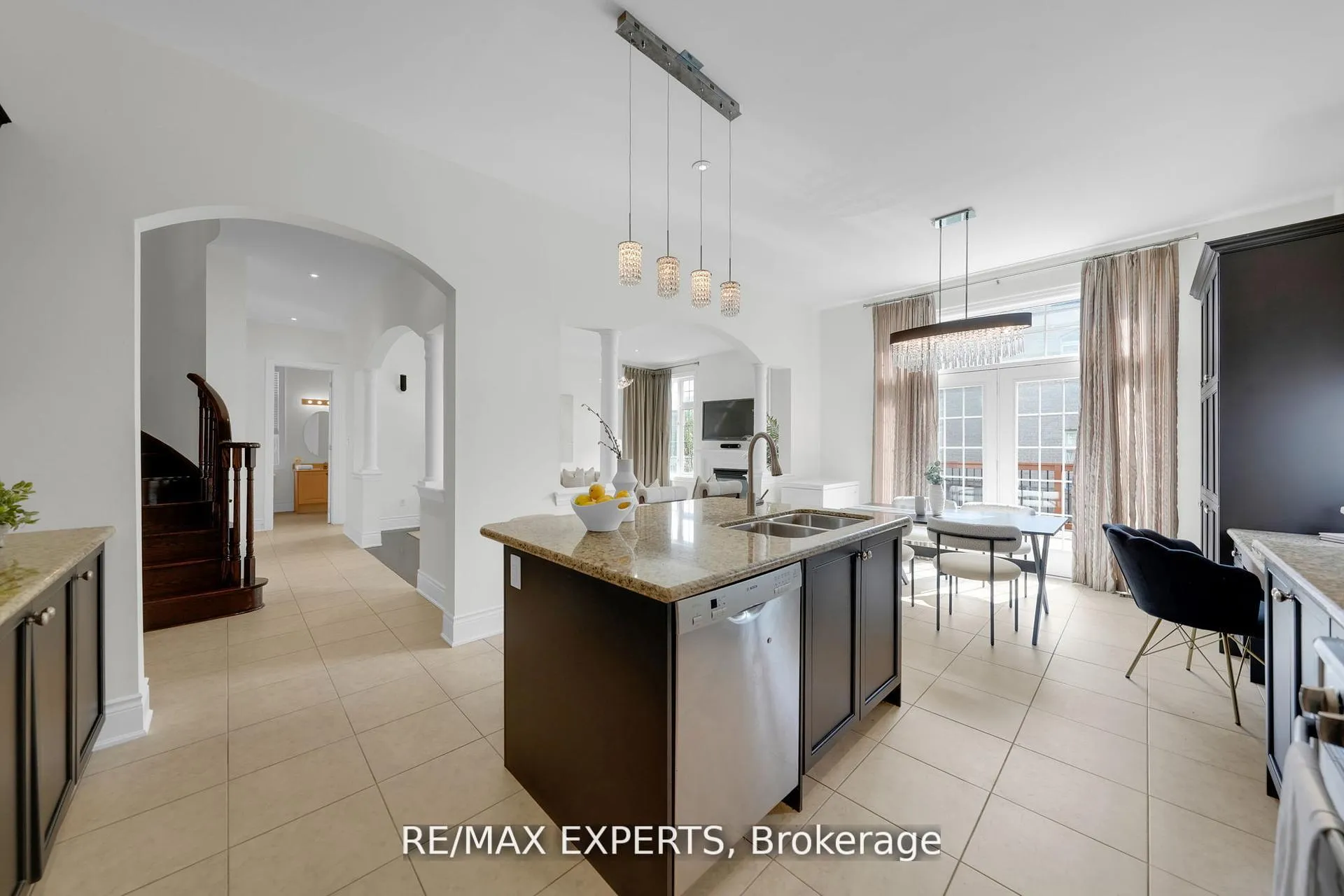 Photo 16 of 134 Orleans Circle, Vaughan, Vellore Village — HOMEH