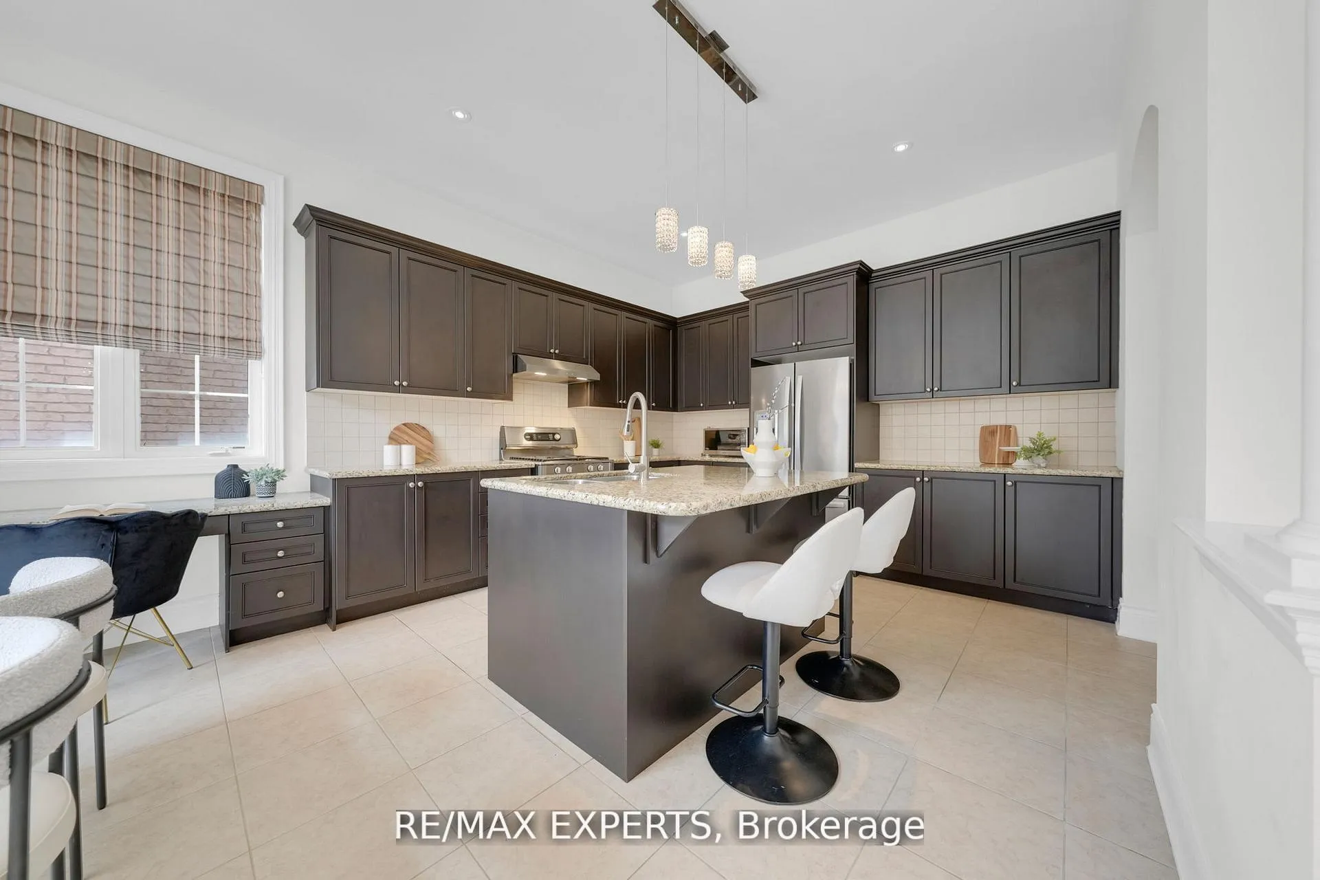 Photo 18 of 134 Orleans Circle, Vaughan, Vellore Village — HOMEH