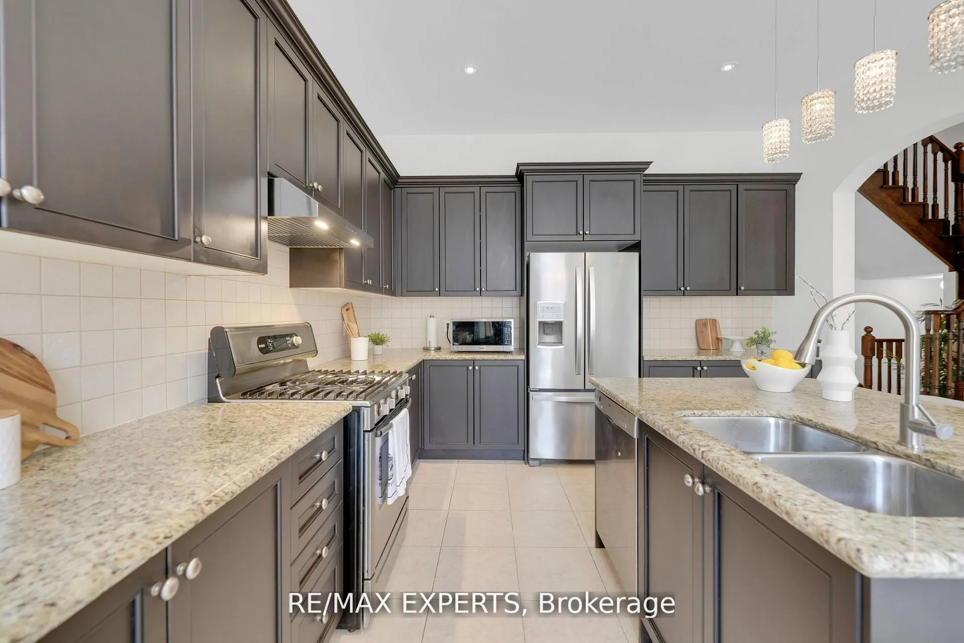 Photo 19 of 134 Orleans Circle, Vaughan, Vellore Village — HOMEH
