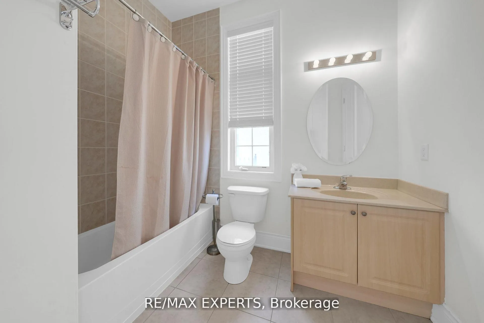 Photo 26 of 134 Orleans Circle, Vaughan, Vellore Village — HOMEH