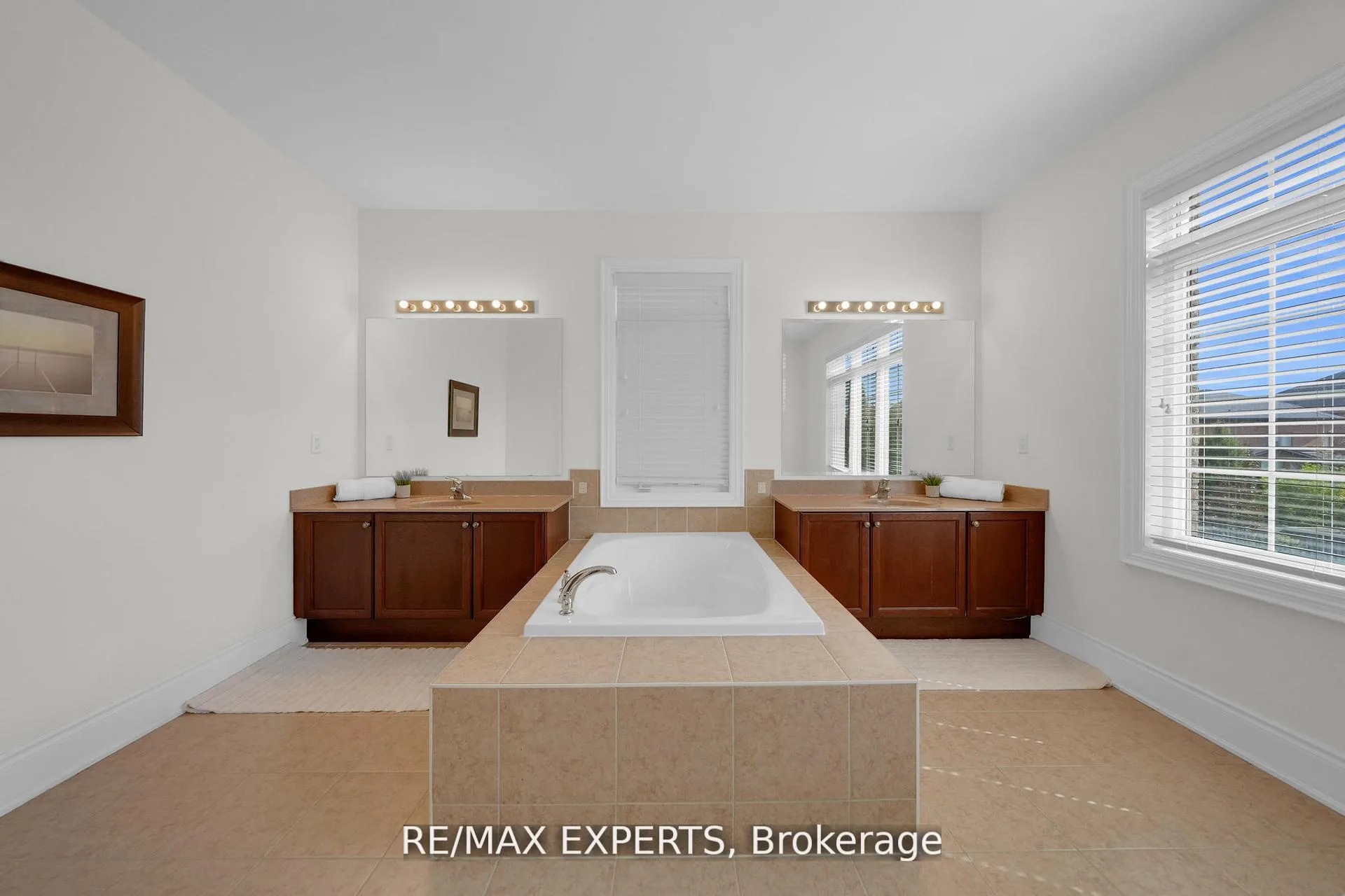 Photo 38 of 134 Orleans Circle, Vaughan, Vellore Village — HOMEH
