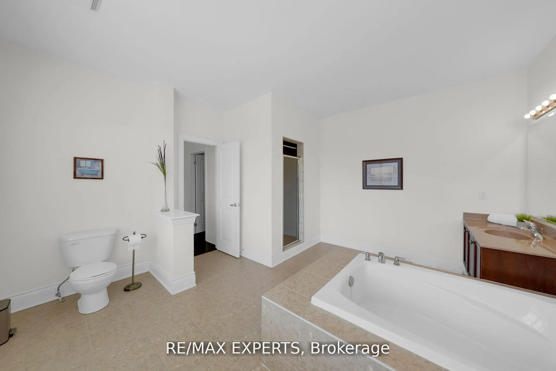 Photo 39 of 134 Orleans Circle, Vaughan, Vellore Village — HOMEH