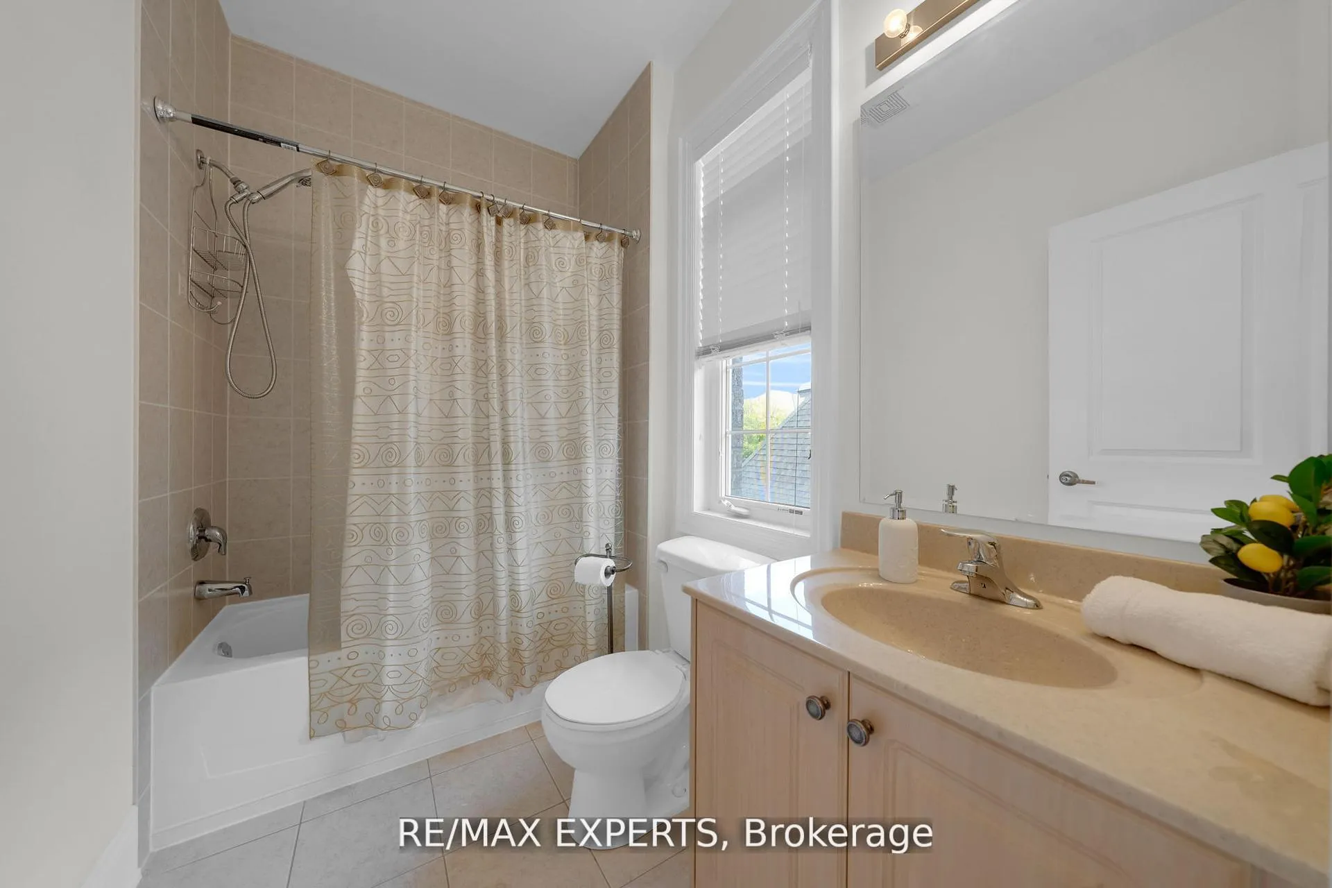 Photo 41 of 134 Orleans Circle, Vaughan, Vellore Village — HOMEH