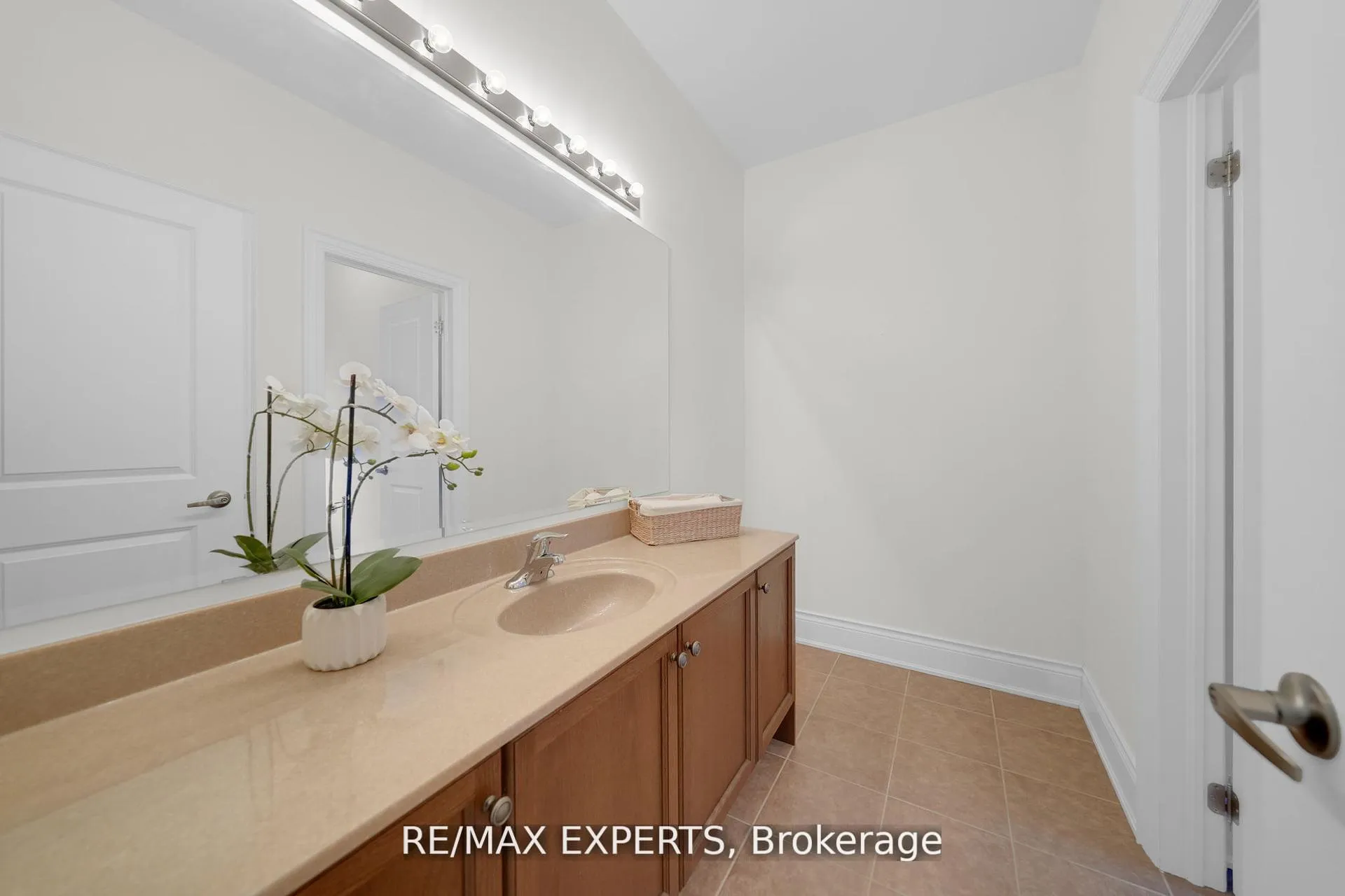 Photo 45 of 134 Orleans Circle, Vaughan, Vellore Village — HOMEH