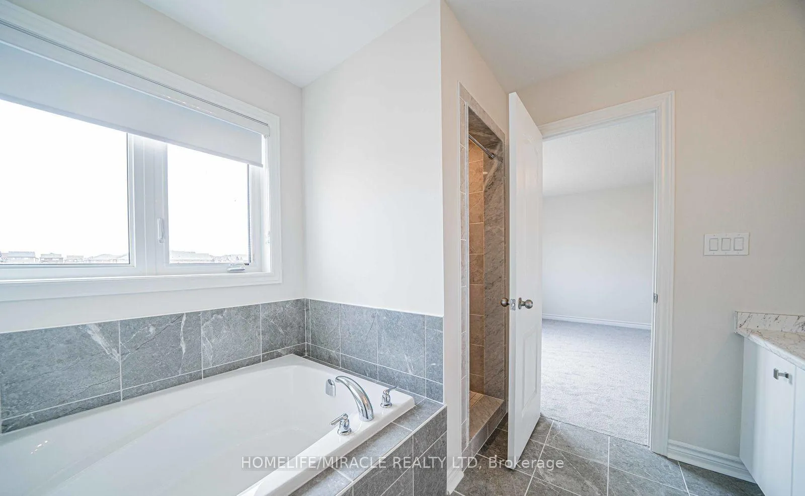 Photo 5 of 1111 Black Cherry Drive, Oshawa, Taunton — HOMEH