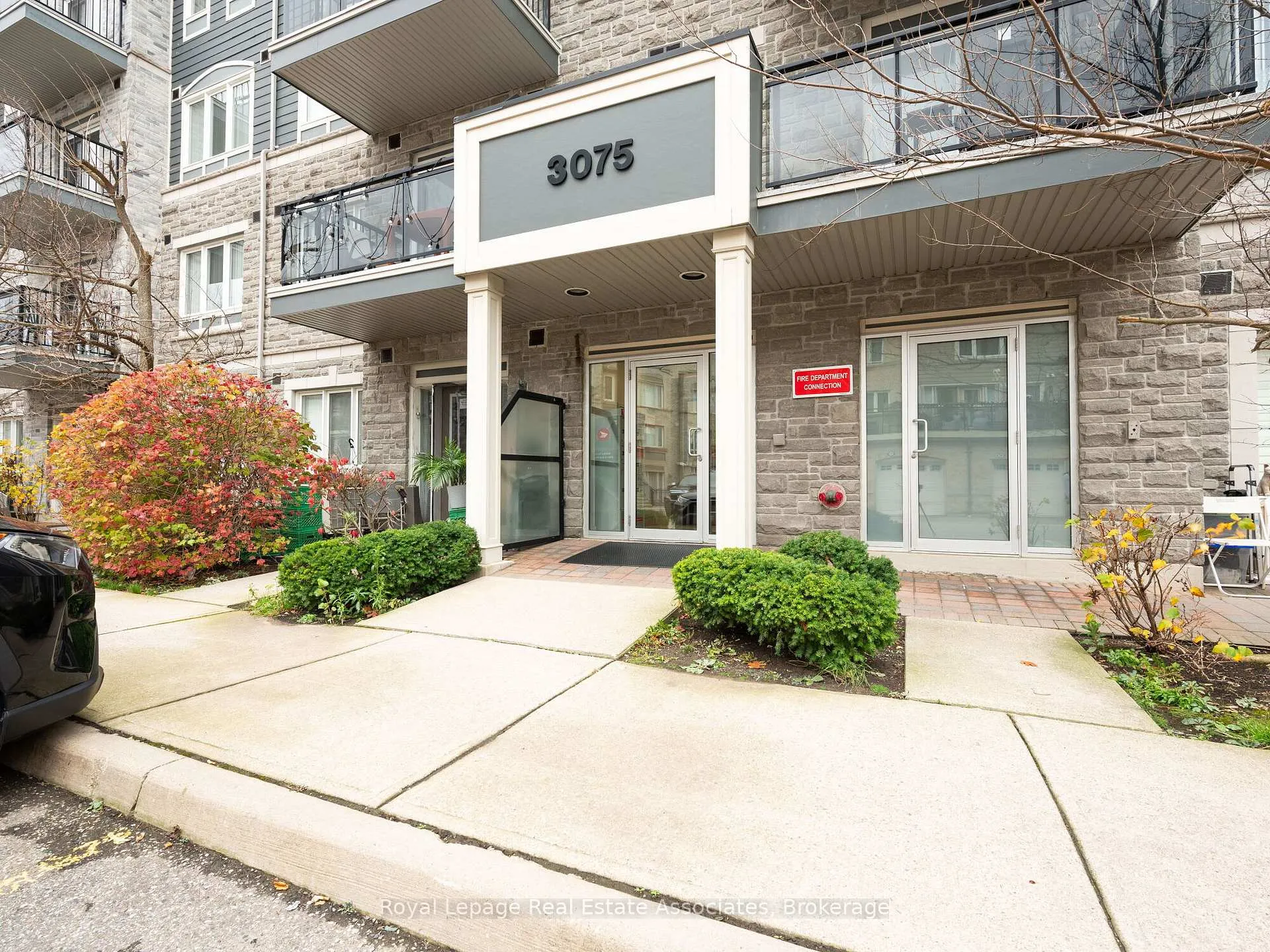 Photo 2 of Unit 304, 3075 Thomas Street, Mississauga, Churchill Meadows — HOMEH