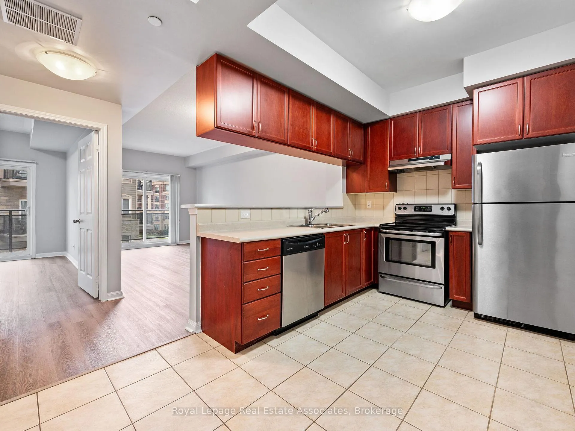 Photo 3 of Unit 304, 3075 Thomas Street, Mississauga, Churchill Meadows — HOMEH