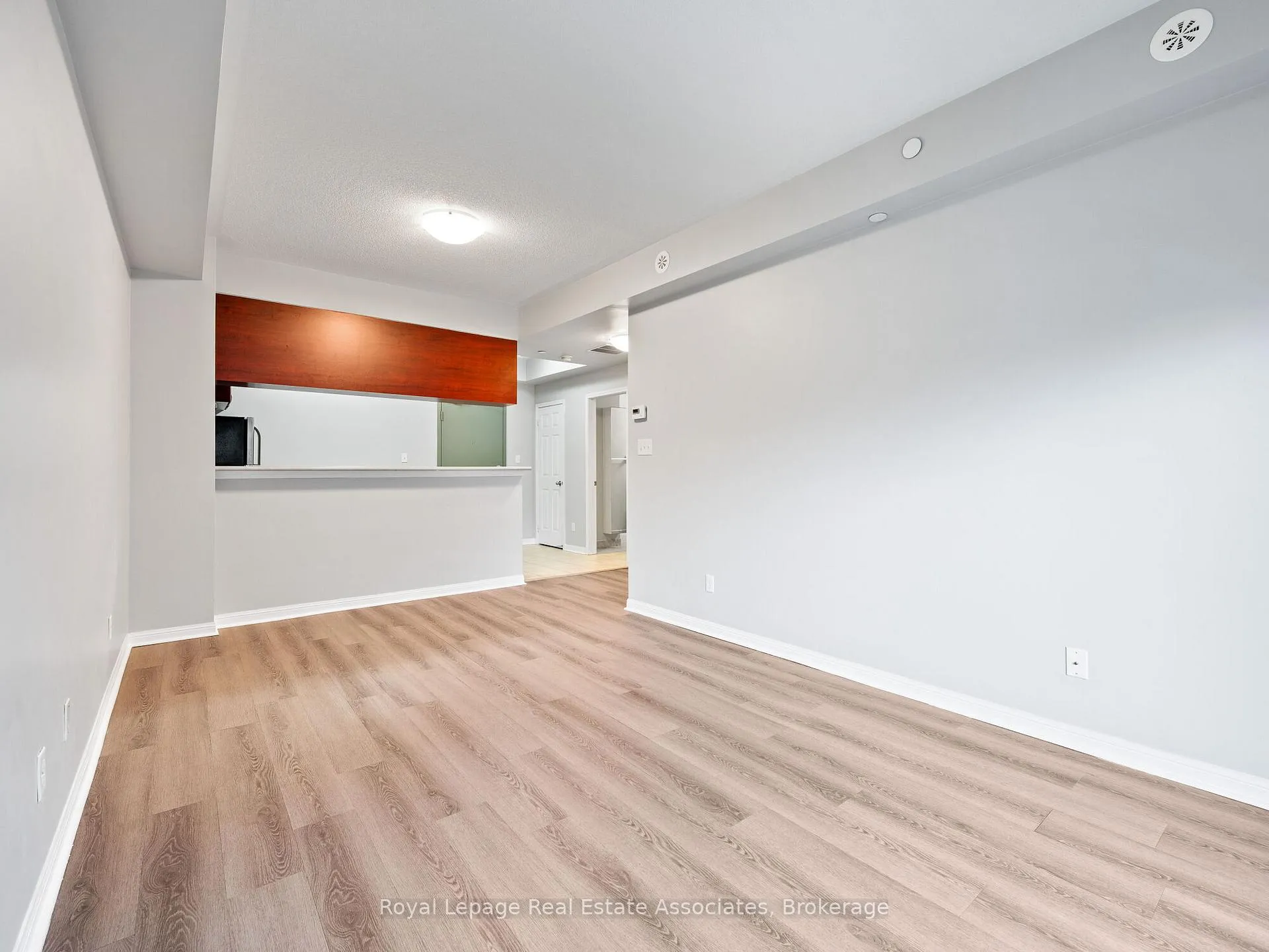 Photo 7 of Unit 304, 3075 Thomas Street, Mississauga, Churchill Meadows — HOMEH