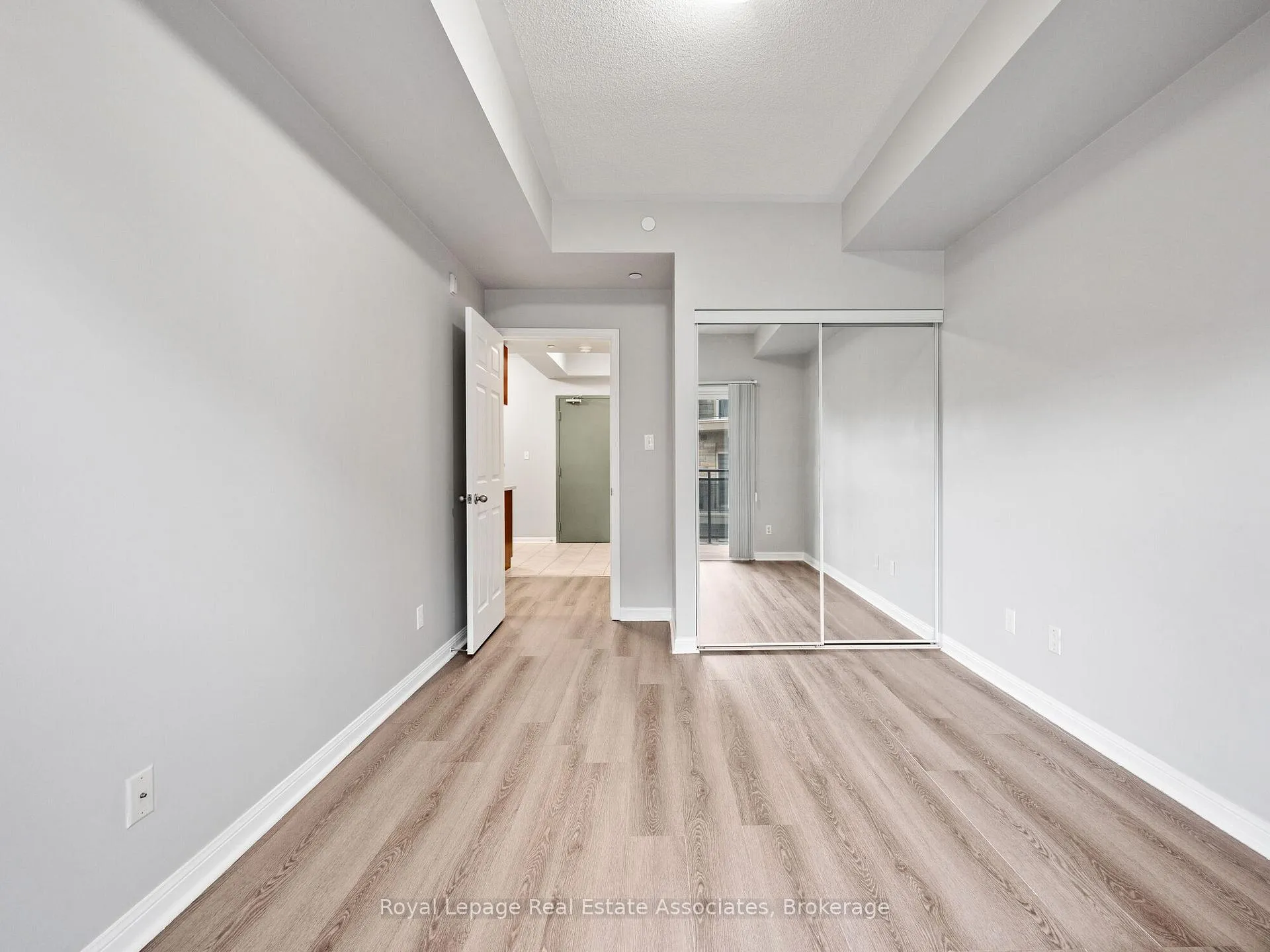 Photo 8 of Unit 304, 3075 Thomas Street, Mississauga, Churchill Meadows — HOMEH
