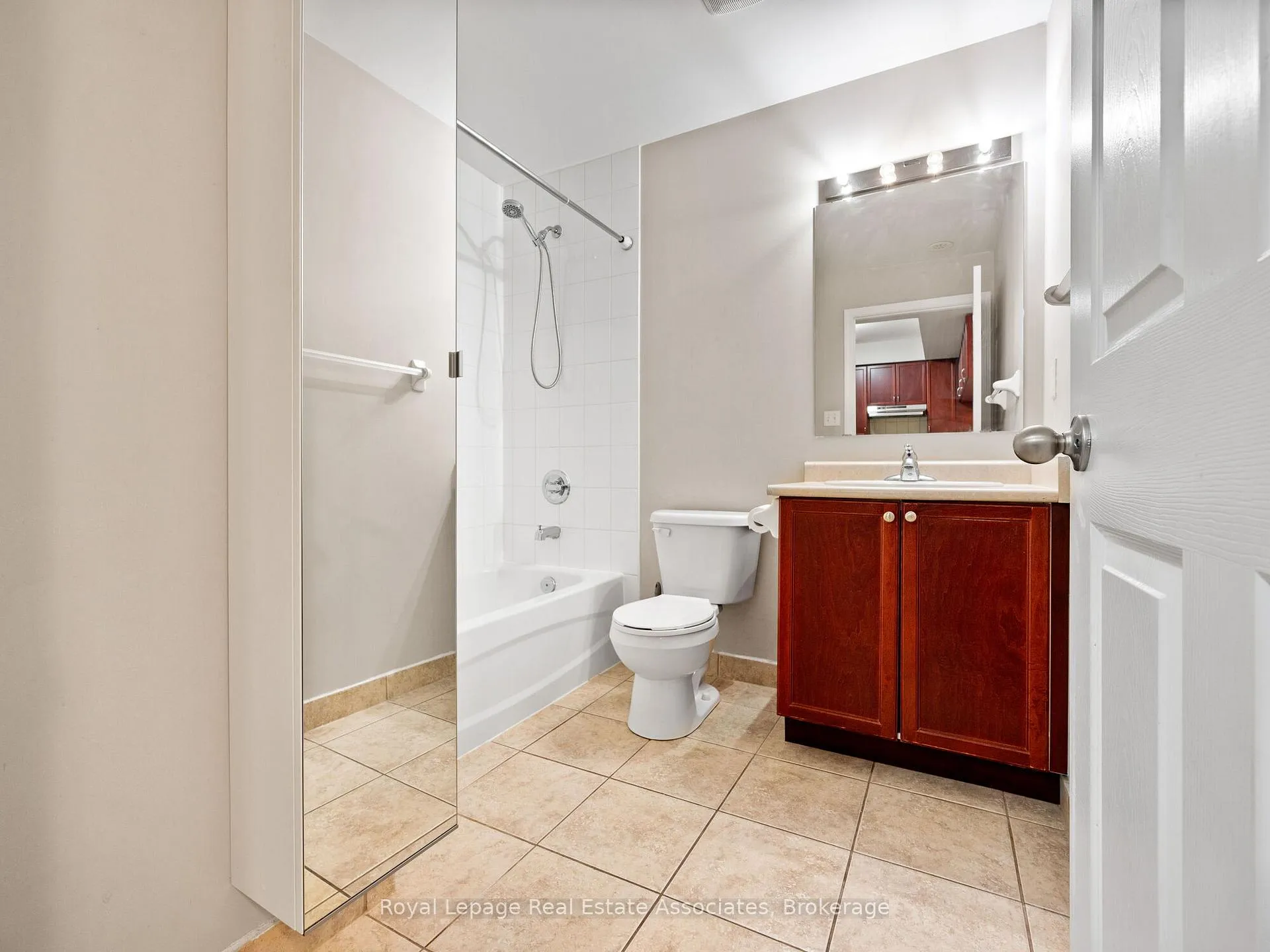 Photo 9 of Unit 304, 3075 Thomas Street, Mississauga, Churchill Meadows — HOMEH