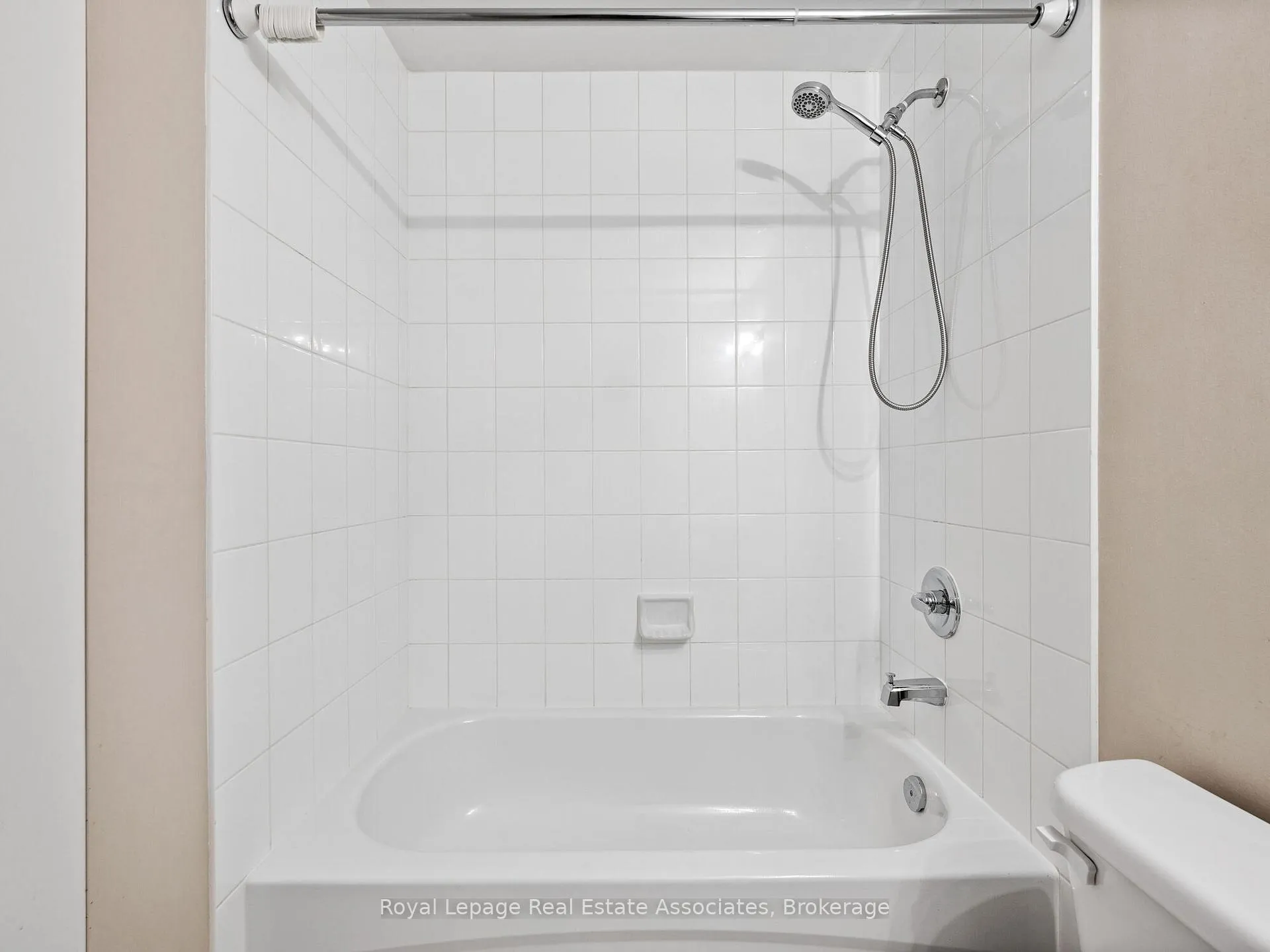 Photo 10 of Unit 304, 3075 Thomas Street, Mississauga, Churchill Meadows — HOMEH