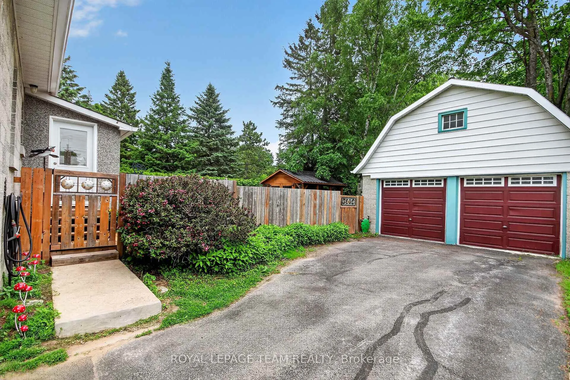 Photo 2 of 94 Strachan Street, Ottawa, Richmond — HOMEH