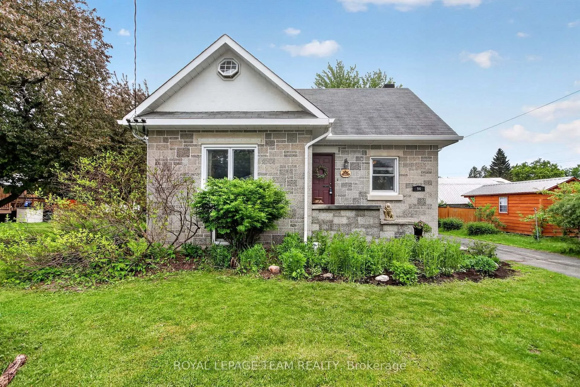Photo 3 of 94 Strachan Street, Ottawa, Richmond — HOMEH