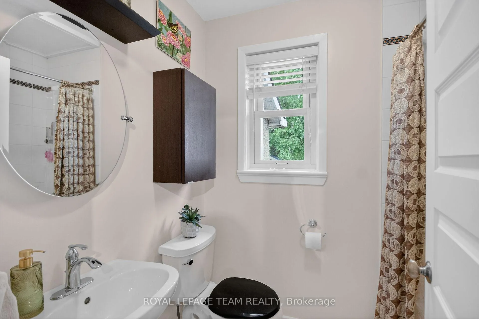 Photo 16 of 94 Strachan Street, Ottawa, Richmond — HOMEH