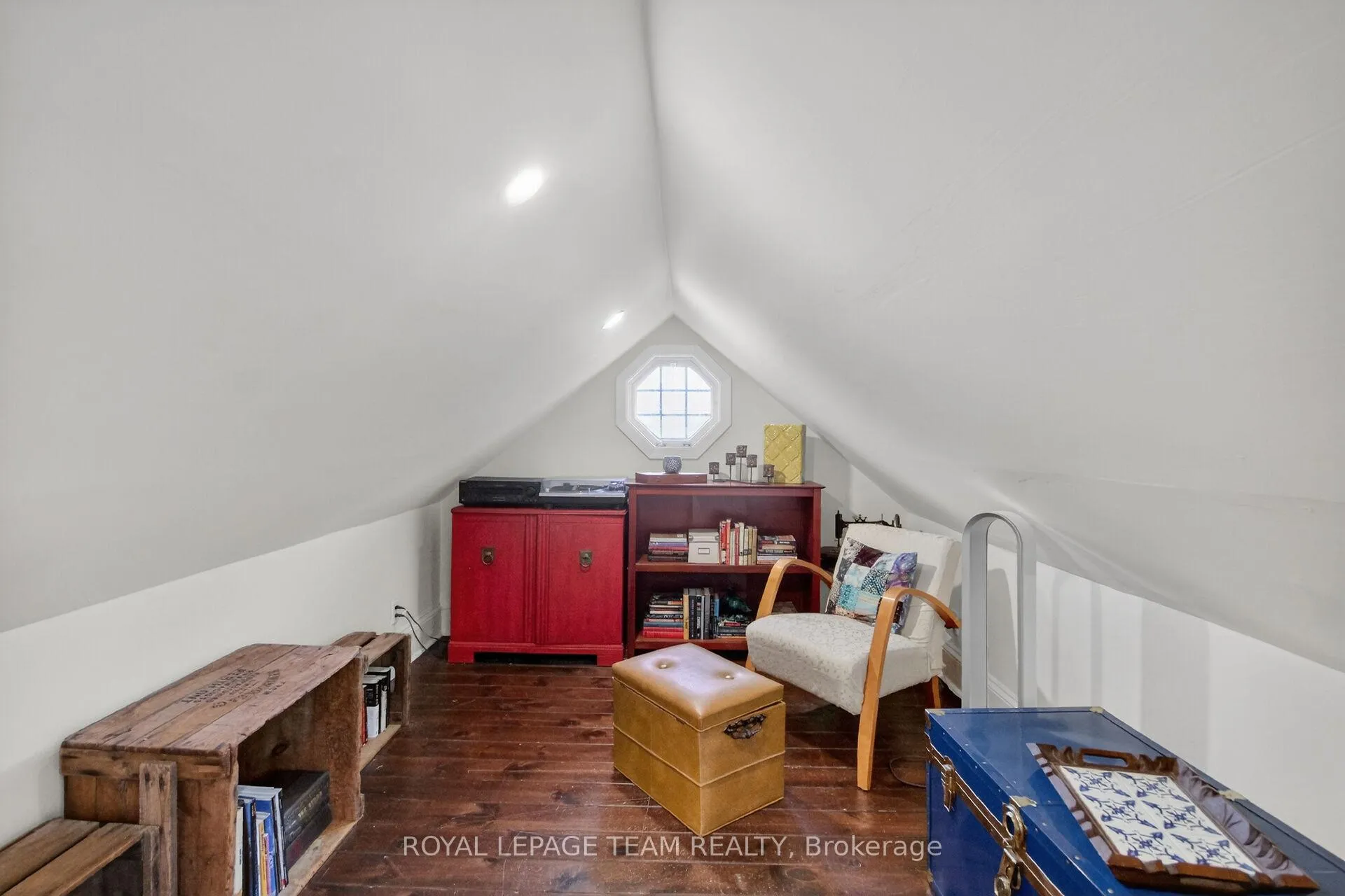 Photo 24 of 94 Strachan Street, Ottawa, Richmond — HOMEH