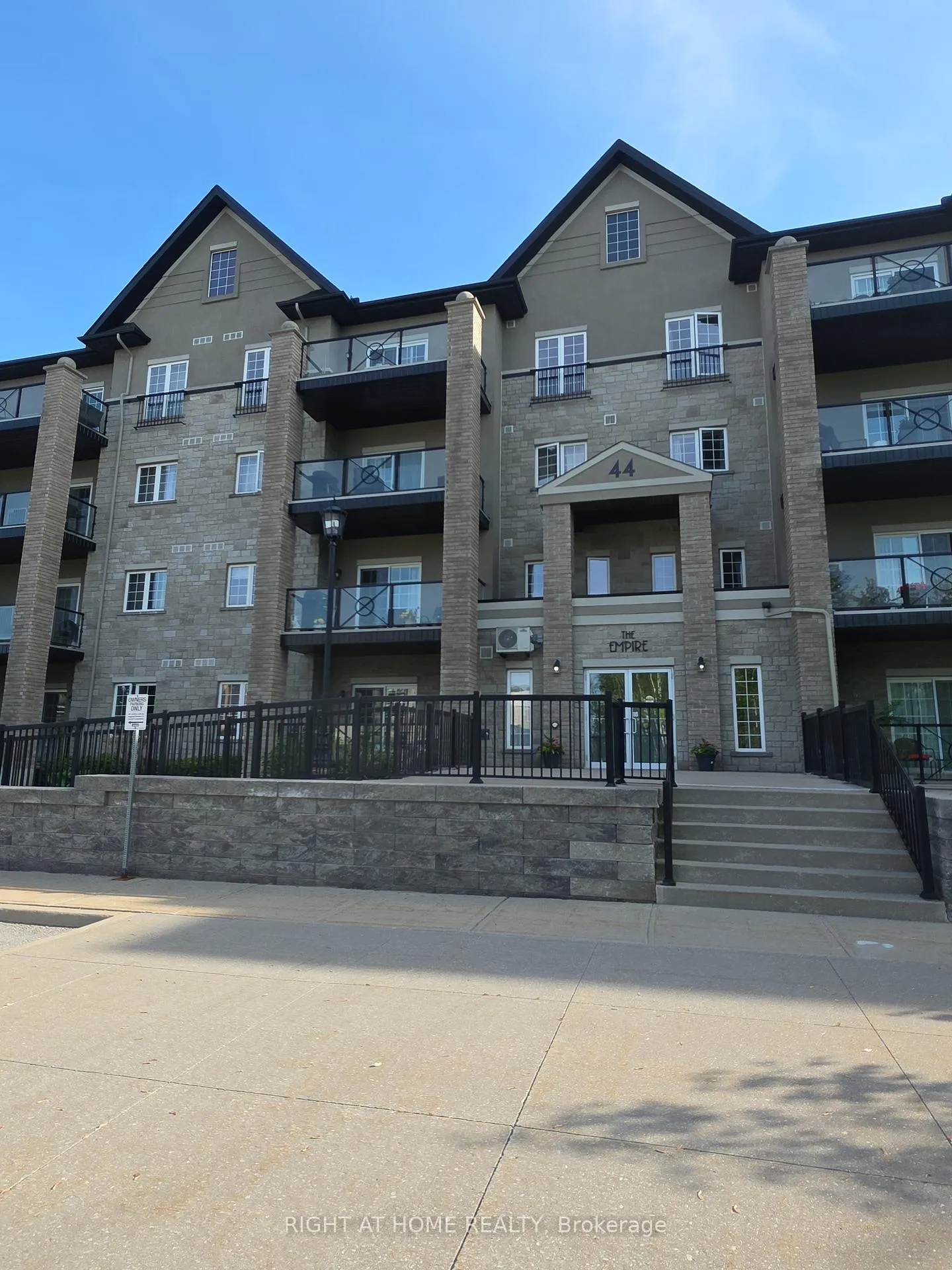 Photo 2 of Unit 305, 44 Ferndale Drive S, Barrie, Ardagh — HOMEH