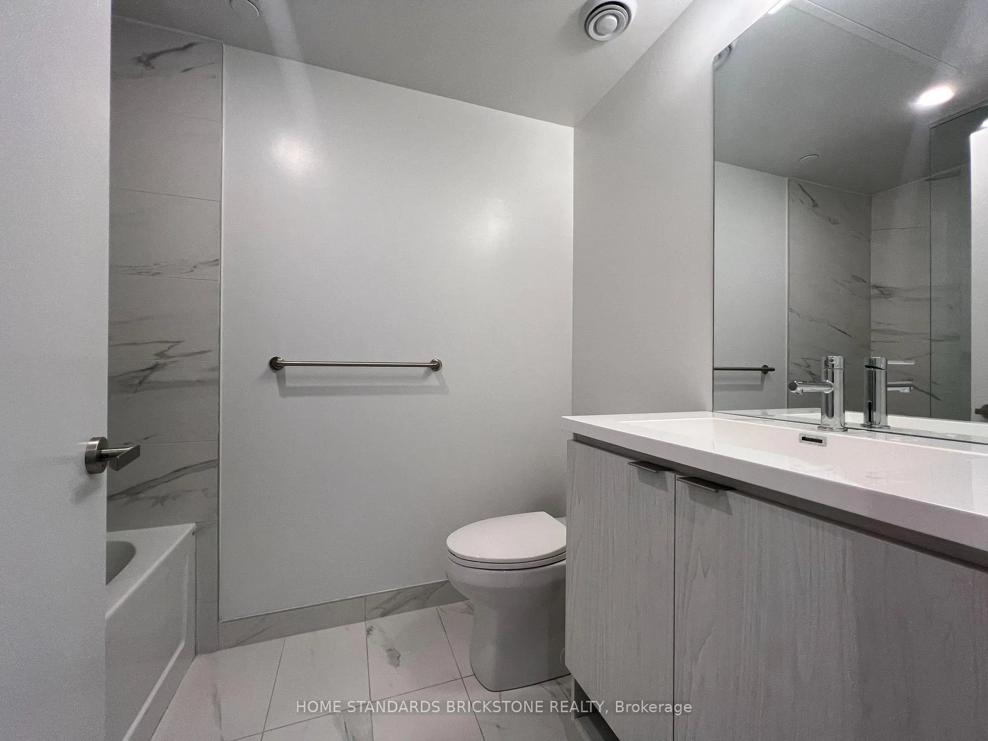 Photo 5 of Unit 6307, 55 Cooper Street, Toronto, Waterfront Communities — HOMEH
