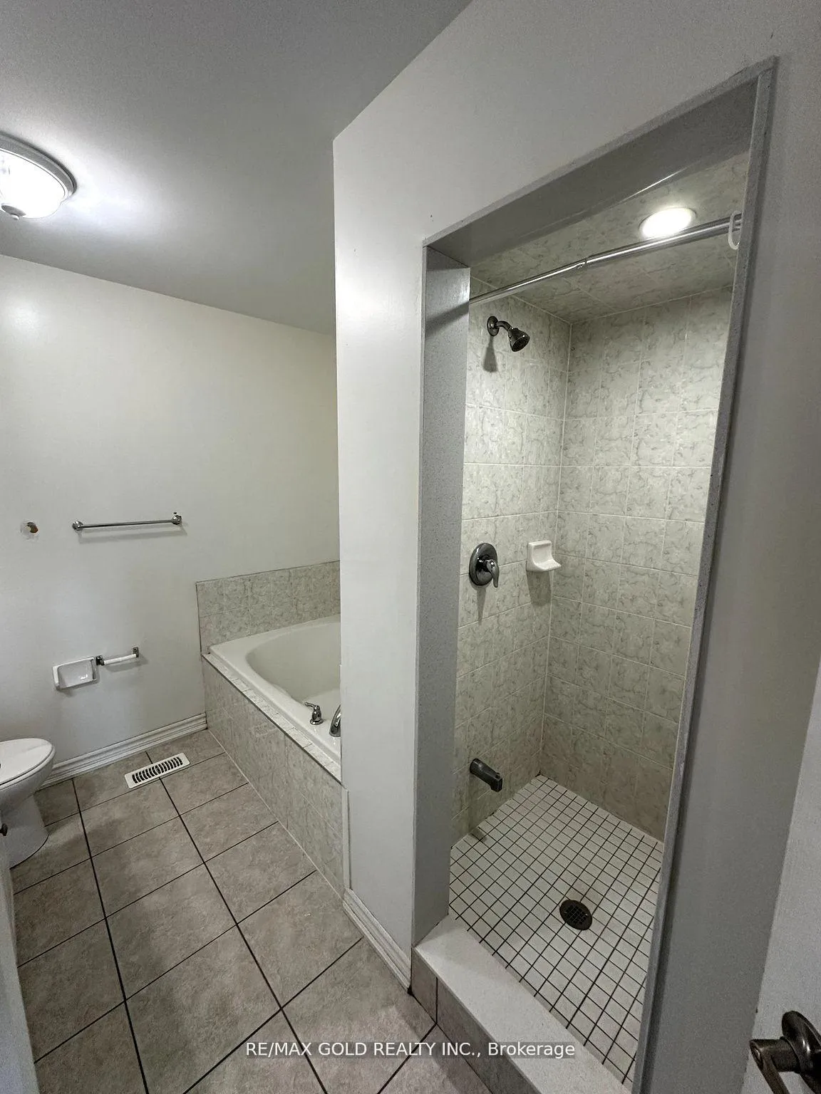 Photo 6 of 48 Agava Crescent, Brampton, Northwest Brampton — HOMEH