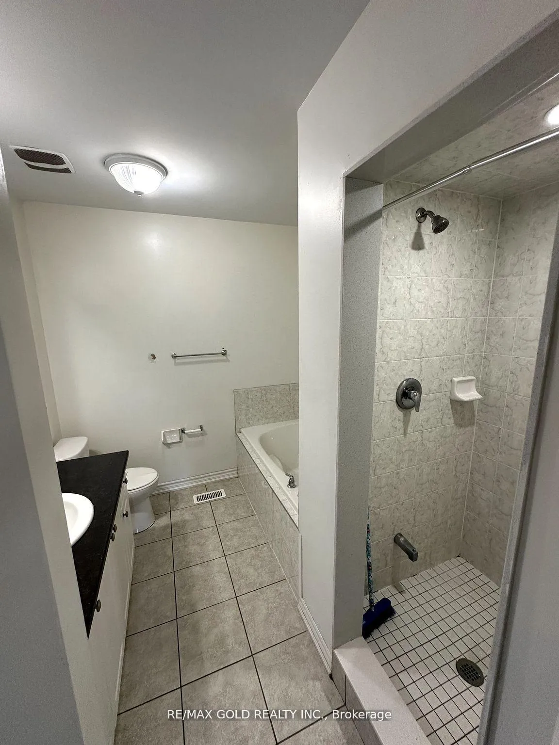 Photo 7 of 48 Agava Crescent, Brampton, Northwest Brampton — HOMEH