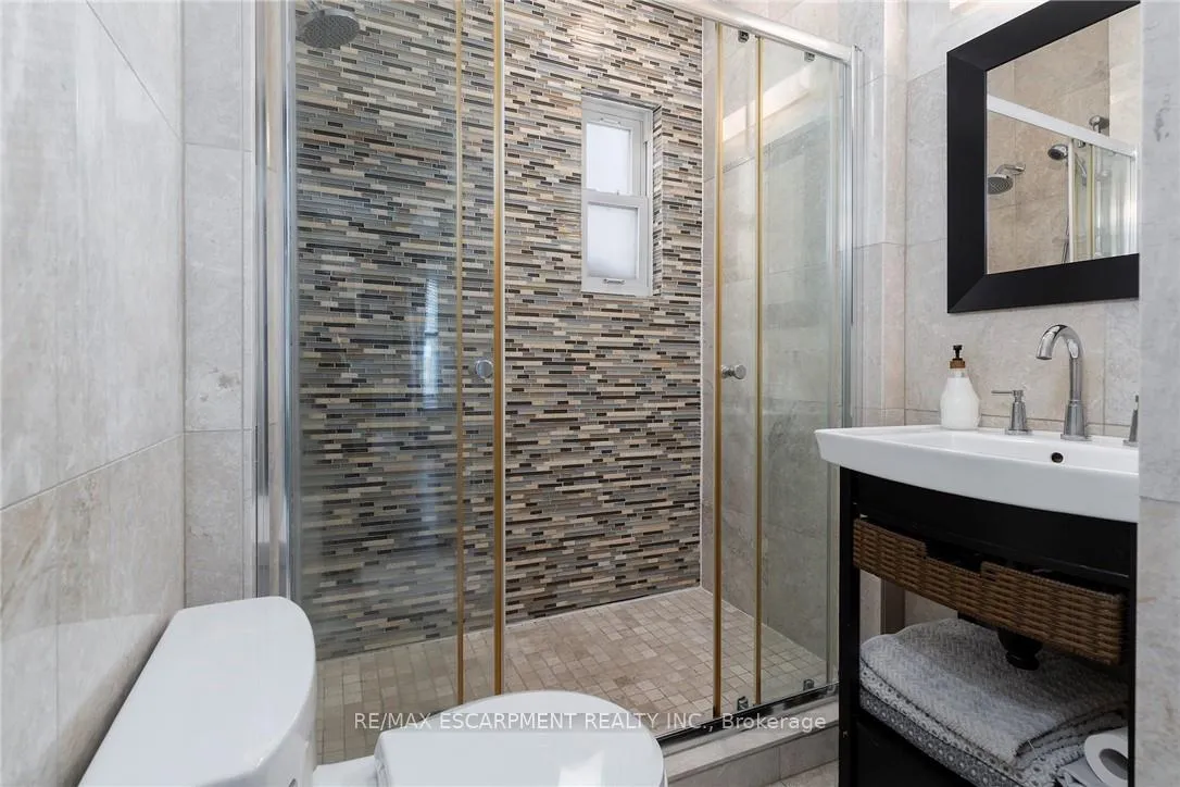 Photo 17 of 47 Mountain Park Avenue, Hamilton, Centremount — HOMEH