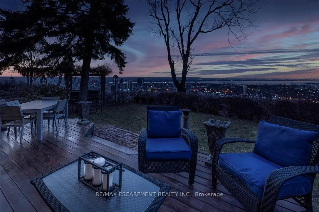 Photo 28 of 47 Mountain Park Avenue, Hamilton, Centremount — HOMEH