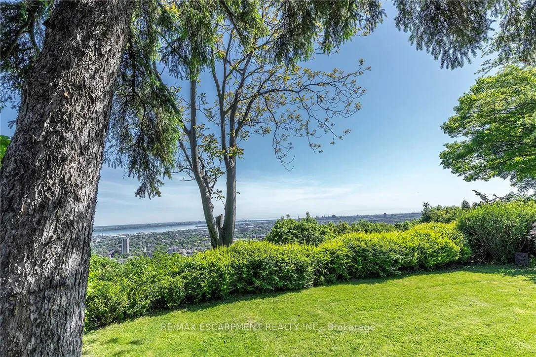 Photo 30 of 47 Mountain Park Avenue, Hamilton, Centremount — HOMEH