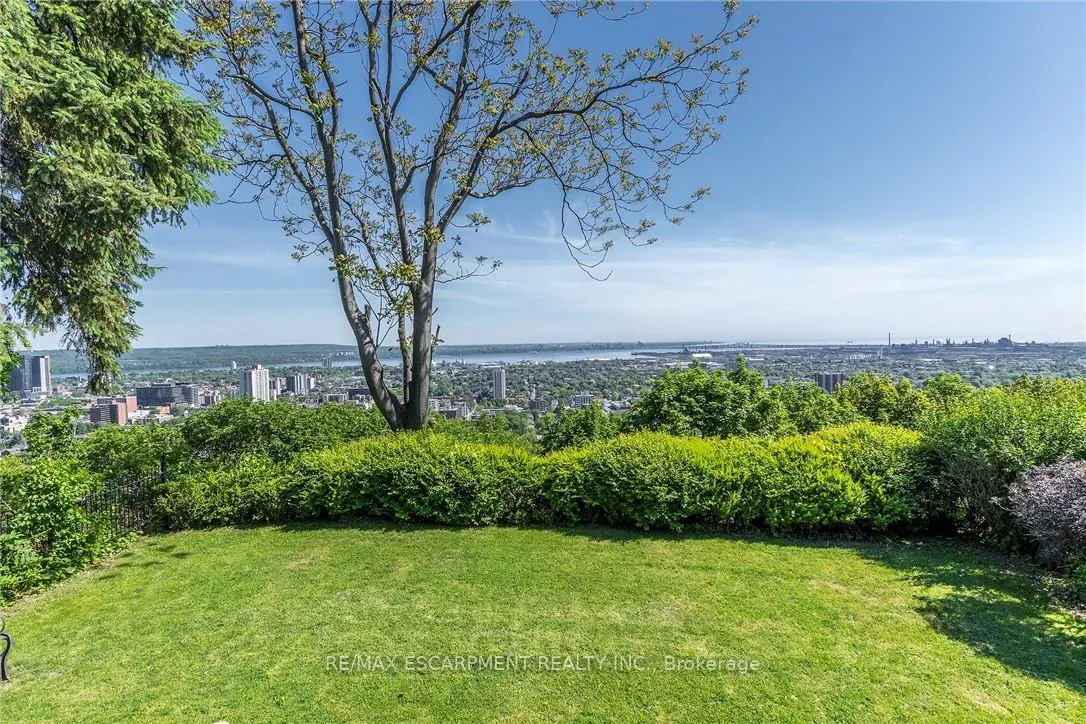 Photo 38 of 47 Mountain Park Avenue, Hamilton, Centremount — HOMEH