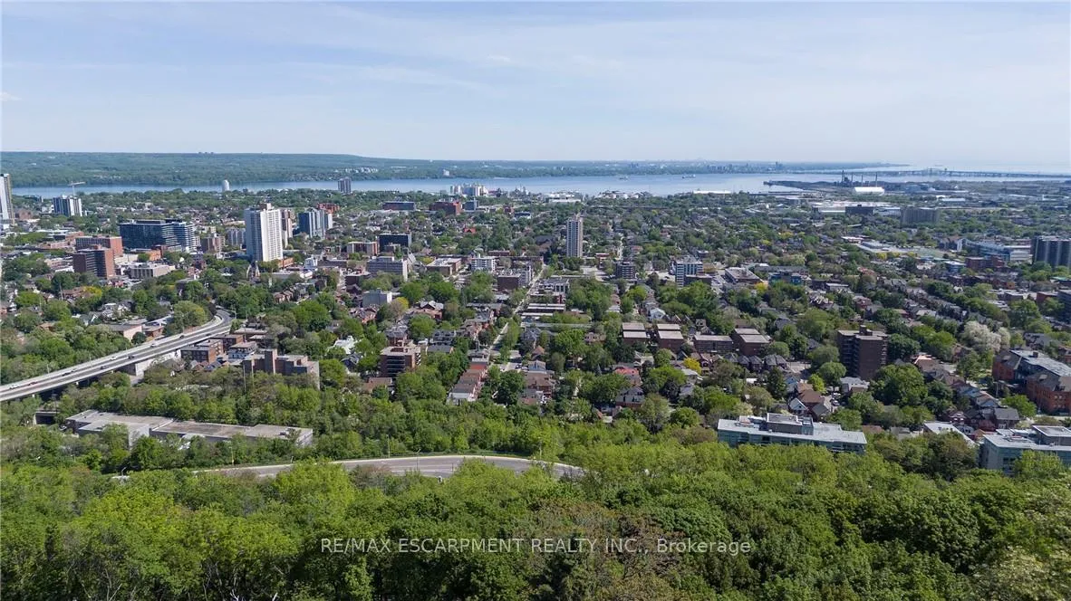 Photo 39 of 47 Mountain Park Avenue, Hamilton, Centremount — HOMEH