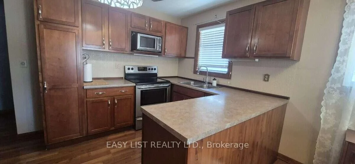 Photo 14 of 2371 Alexis Road, Windsor — HOMEH