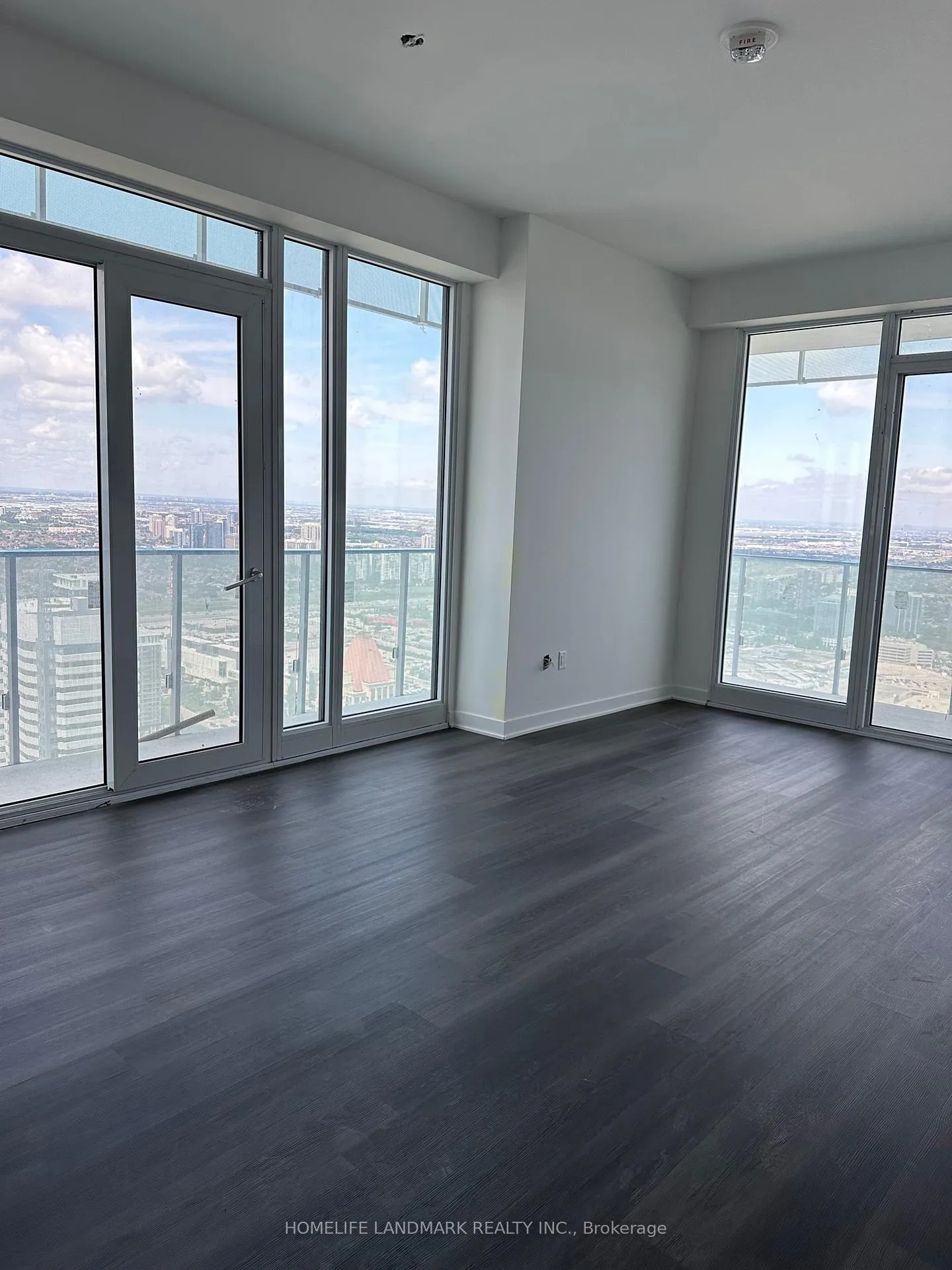 Photo 2 of Unit 5410, 3900 Confederation Parkway, Mississauga, City Centre — HOMEH