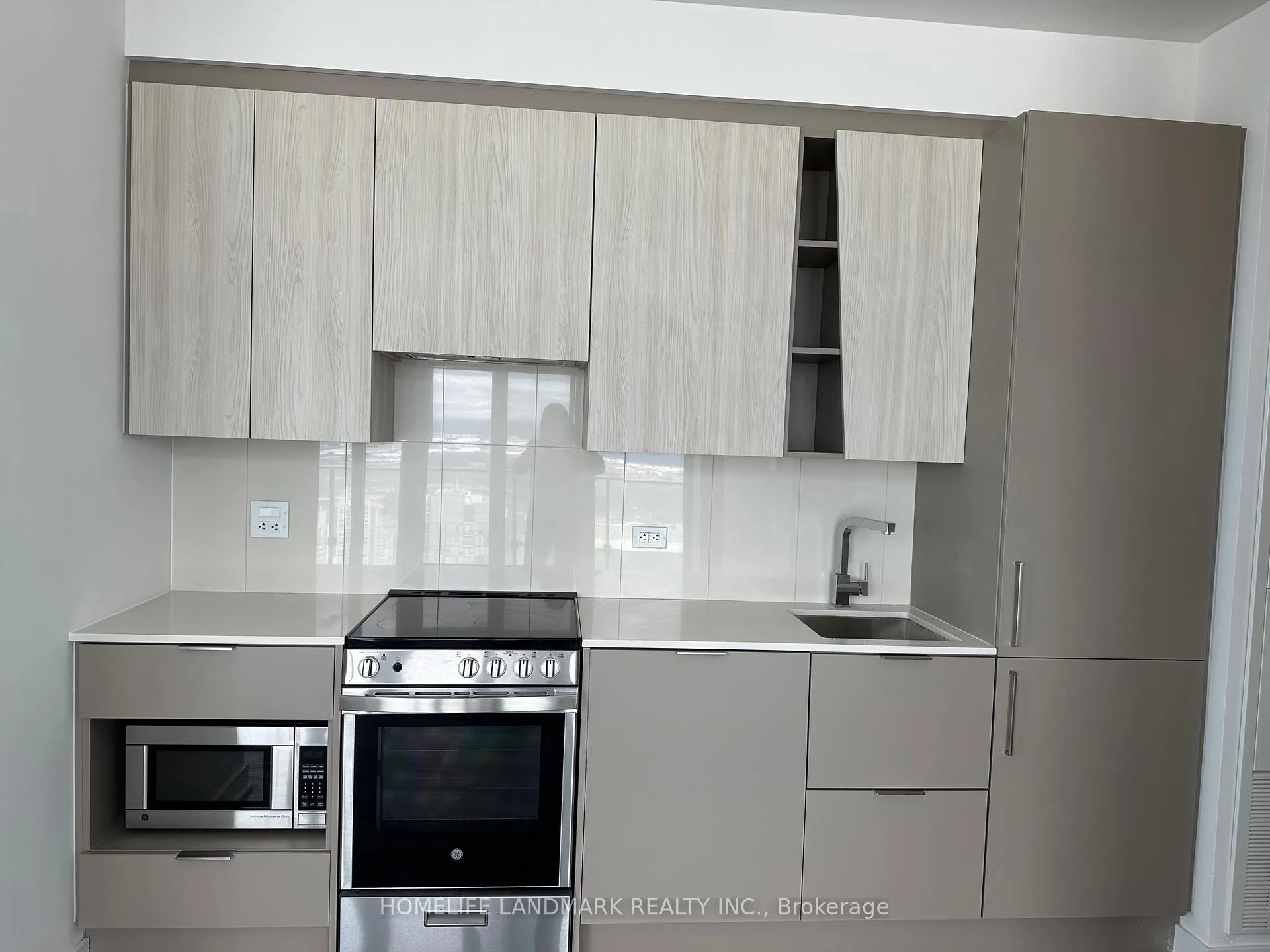 Photo 4 of Unit 5410, 3900 Confederation Parkway, Mississauga, City Centre — HOMEH