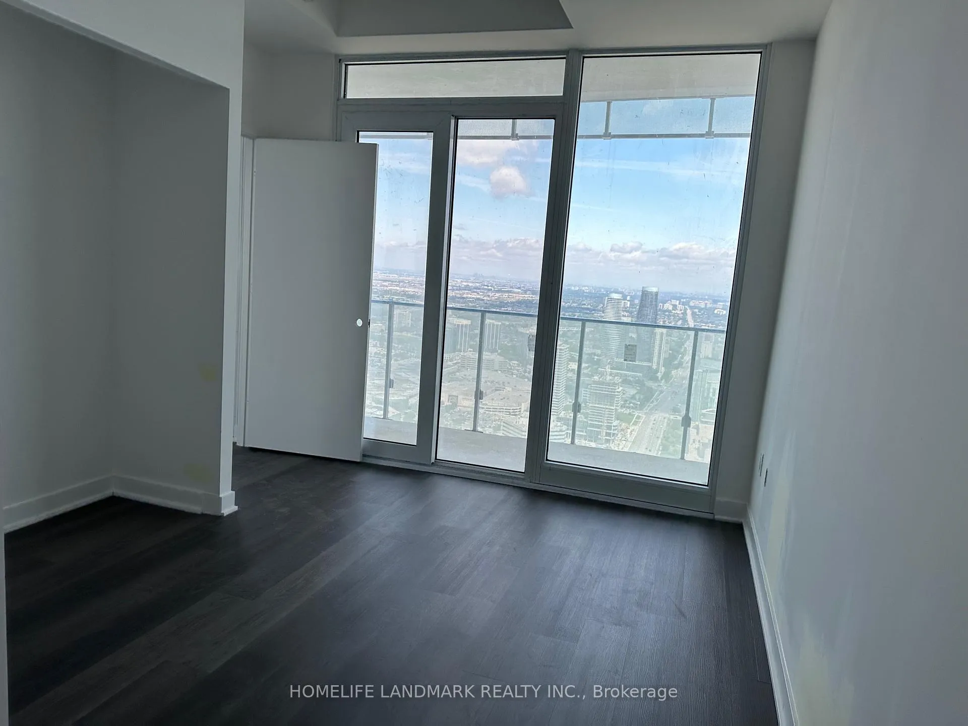 Photo 5 of Unit 5410, 3900 Confederation Parkway, Mississauga, City Centre — HOMEH