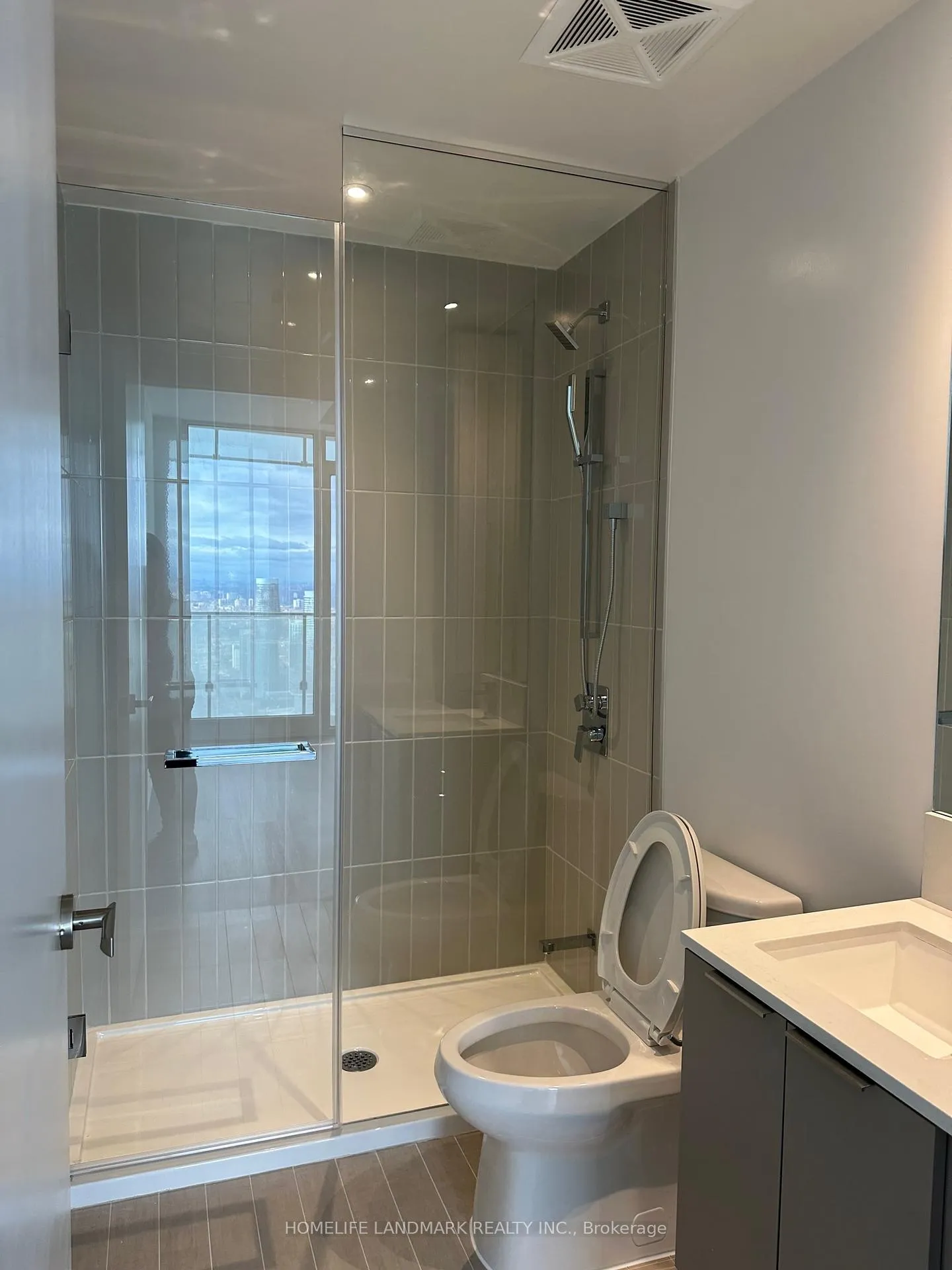 Photo 6 of Unit 5410, 3900 Confederation Parkway, Mississauga, City Centre — HOMEH