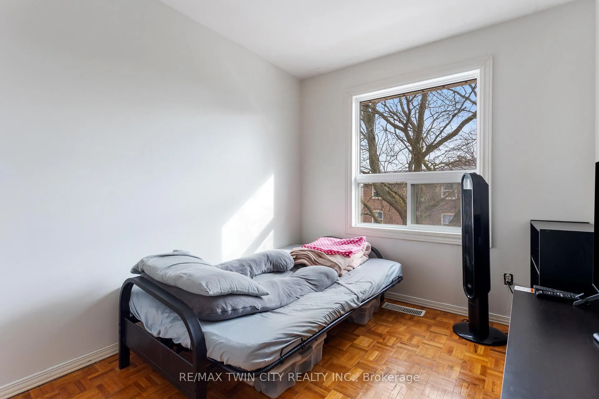 Photo 12 of 7 Eden Park Drive, Brampton, Southgate — HOMEH