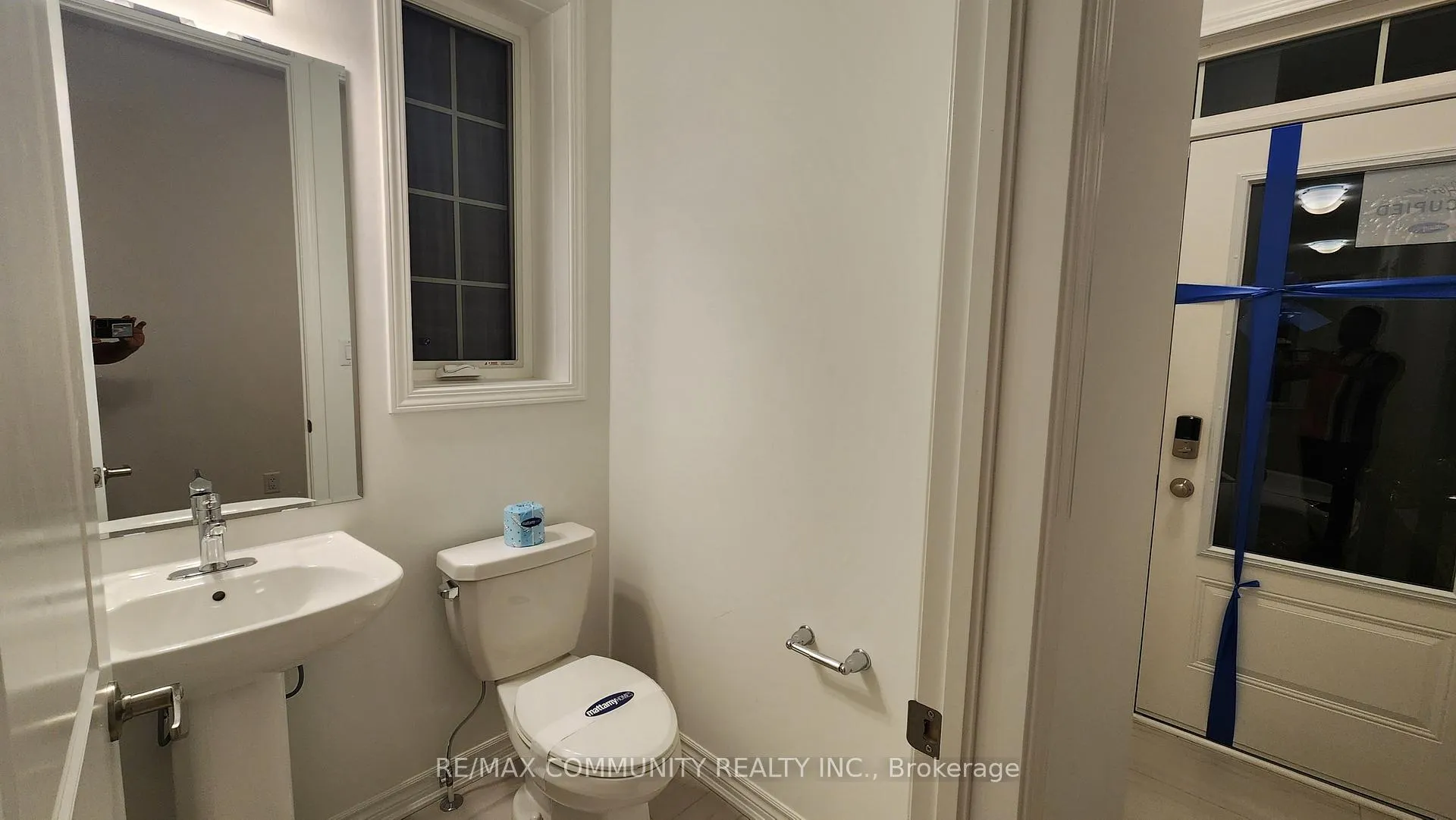 Photo 4 of 1766 Mineral Spgs Way, Pickering, Rural Pickering — HOMEH