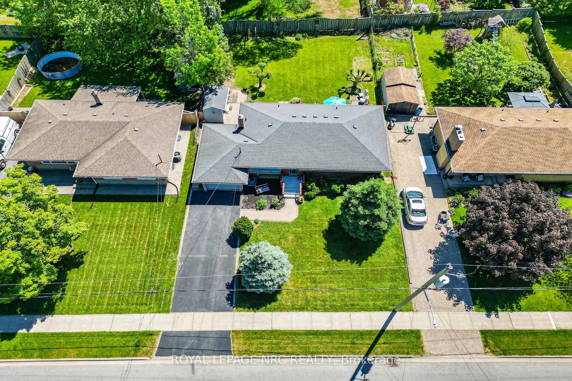 Photo 2 of 4103 Barry Drive, Lincoln, Beamsville — HOMEH