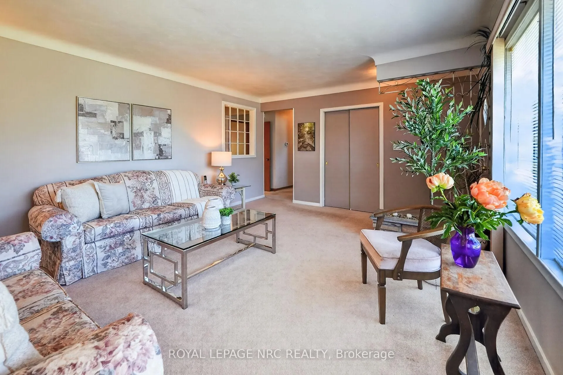 Photo 6 of 4103 Barry Drive, Lincoln, Beamsville — HOMEH